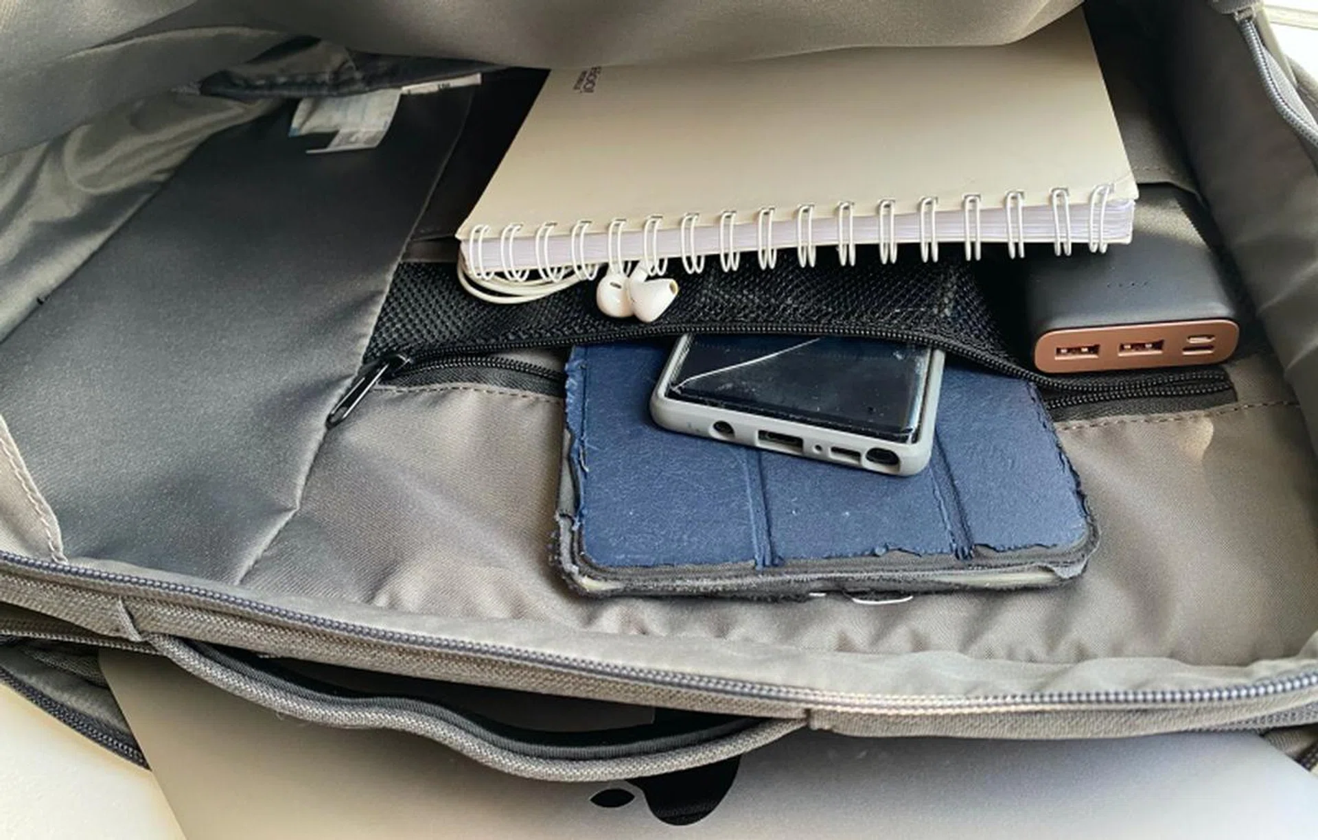 As you can see the inside pocket doesn't extend all the way (Please ignore the state of my iPad case).