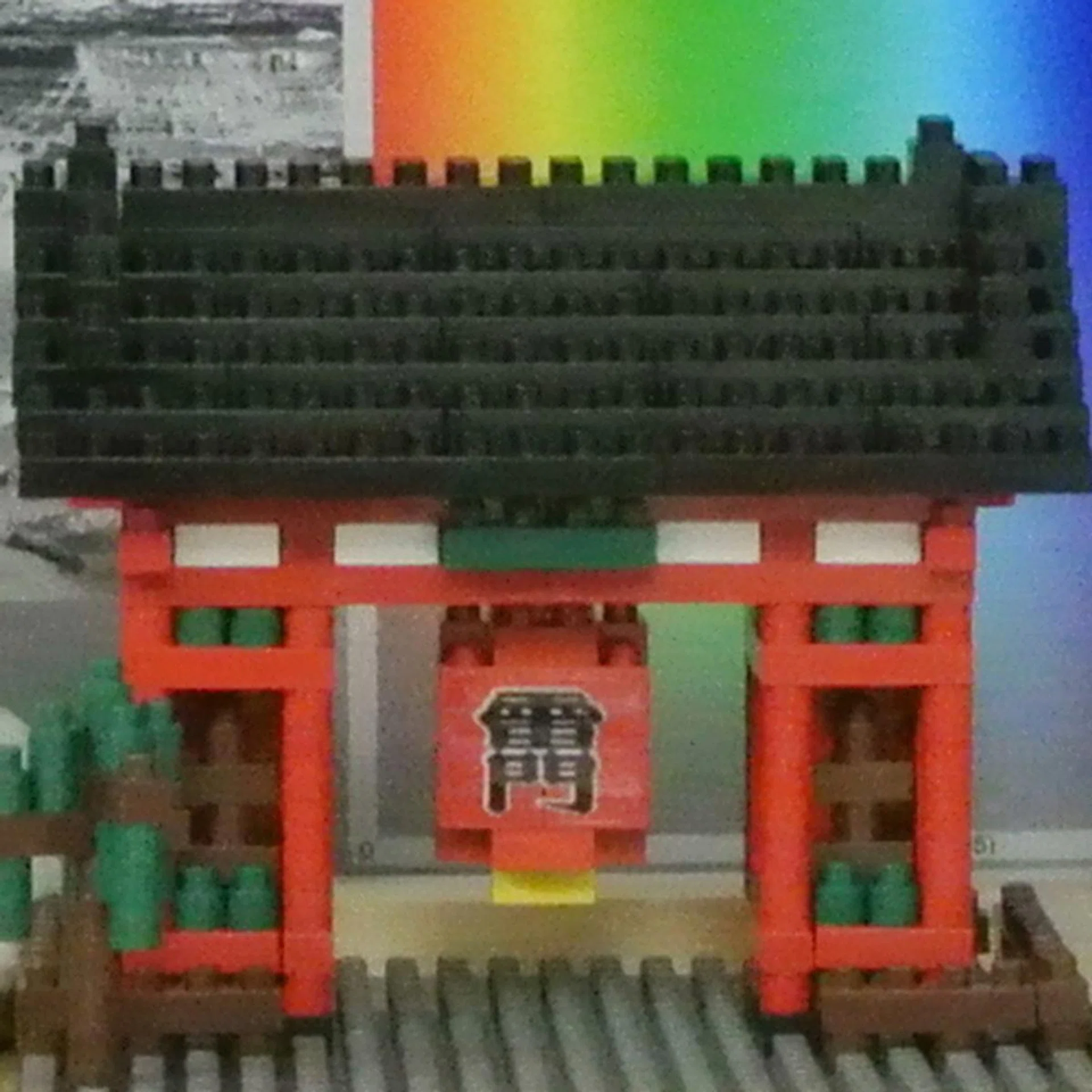ISO3200, 100% crop of our test scene. Click for full resolution image.