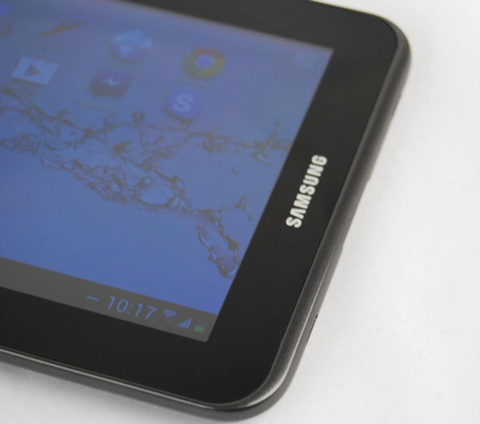 With its rounded corners, lightweight and handy form factor, the Samsung Galaxy Tab 2 (7.0) is very easy to handle.