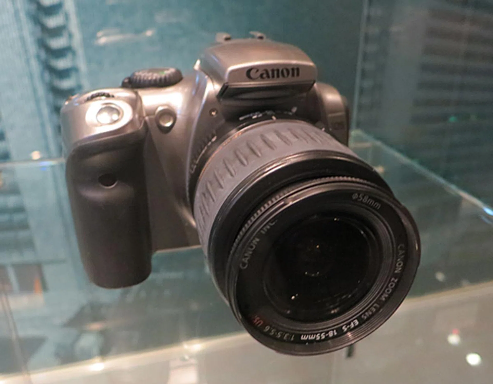 This one, we’re sure, some of you might still remember fondly. Here’s 2003’s Canon EOS 300D (a.k.a. Digital Rebel), one of the first full-fledged AF digital SLR cameras made available at an affordable, consumer-friendly price.