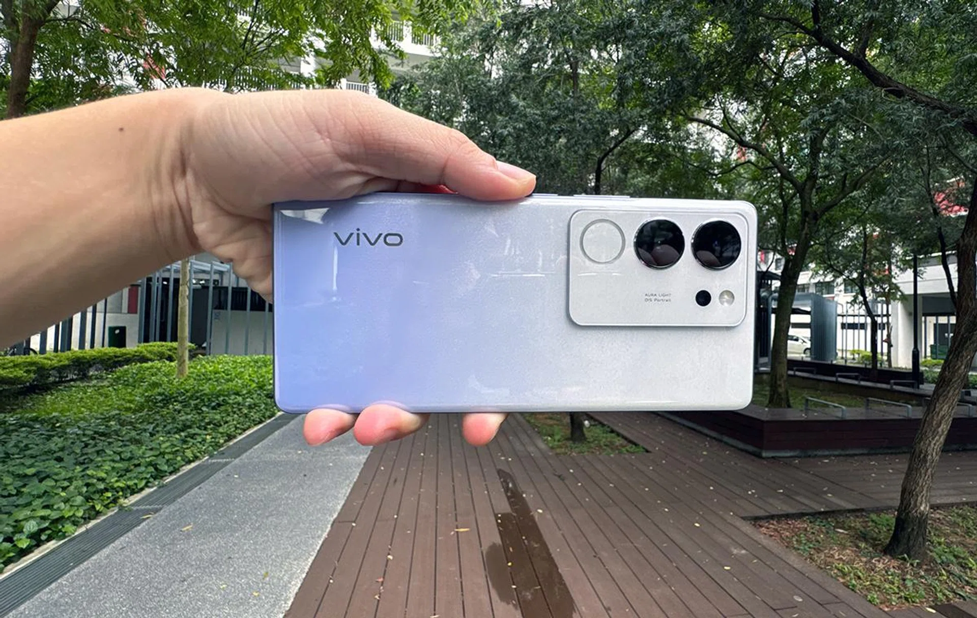 Vivo V29.