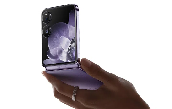 The Mix Flip has a 4-inch front display. Photo: Xiaomi