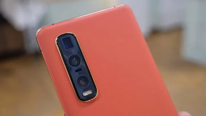 This is the Orange Vegan Leather backed version of the Oppo Find X2 Pro 5G.