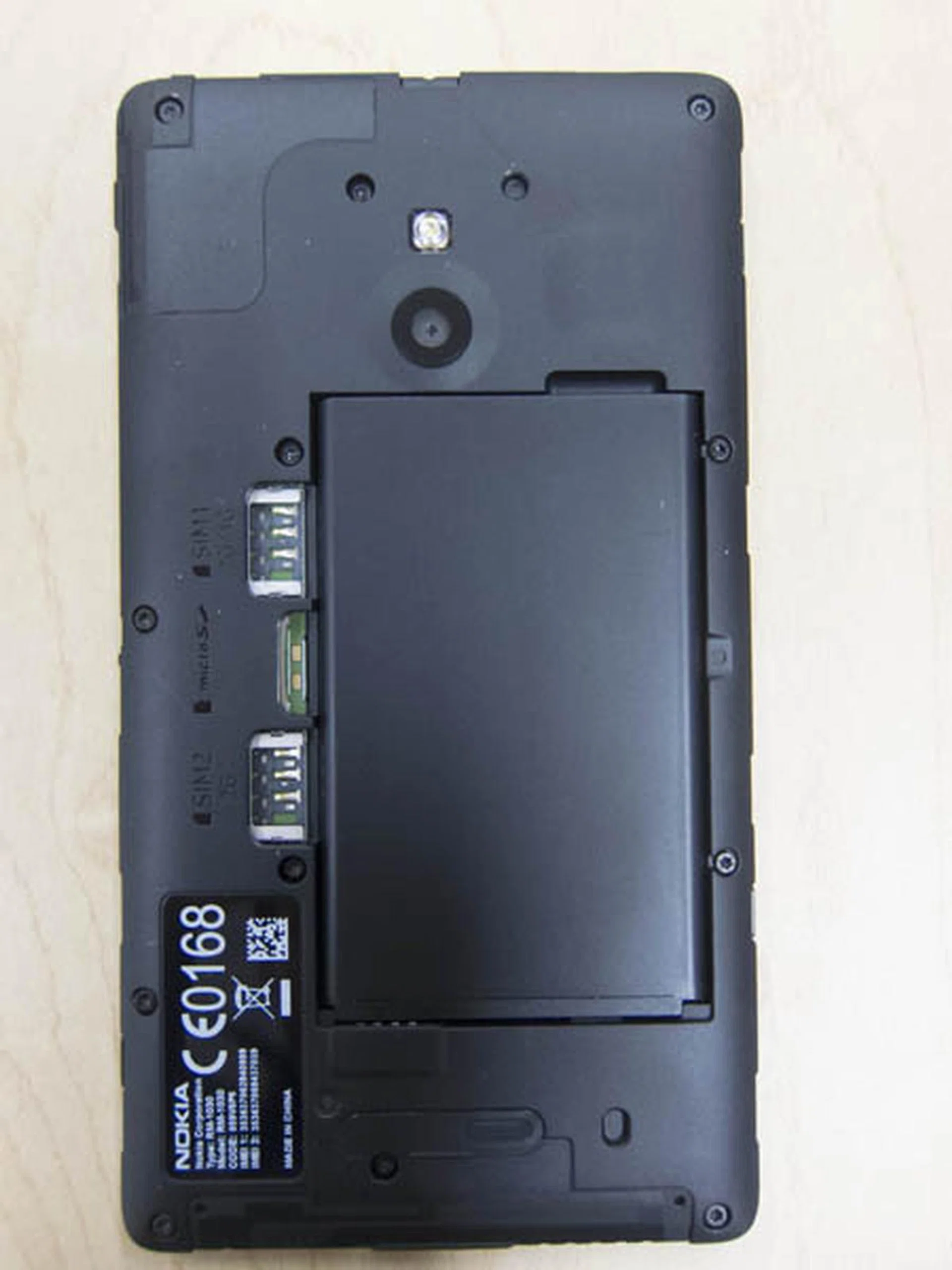 Underneath the Nokia XL, you can see the removable battery, dual SIM slots and a microSD card slot.