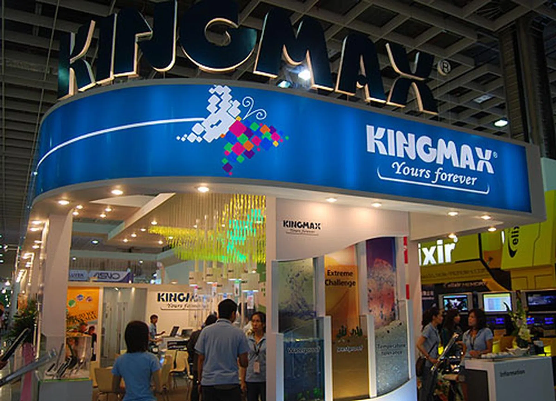  Our coverage of memory manufacturers continued with a trip to Kingmax's booth.  