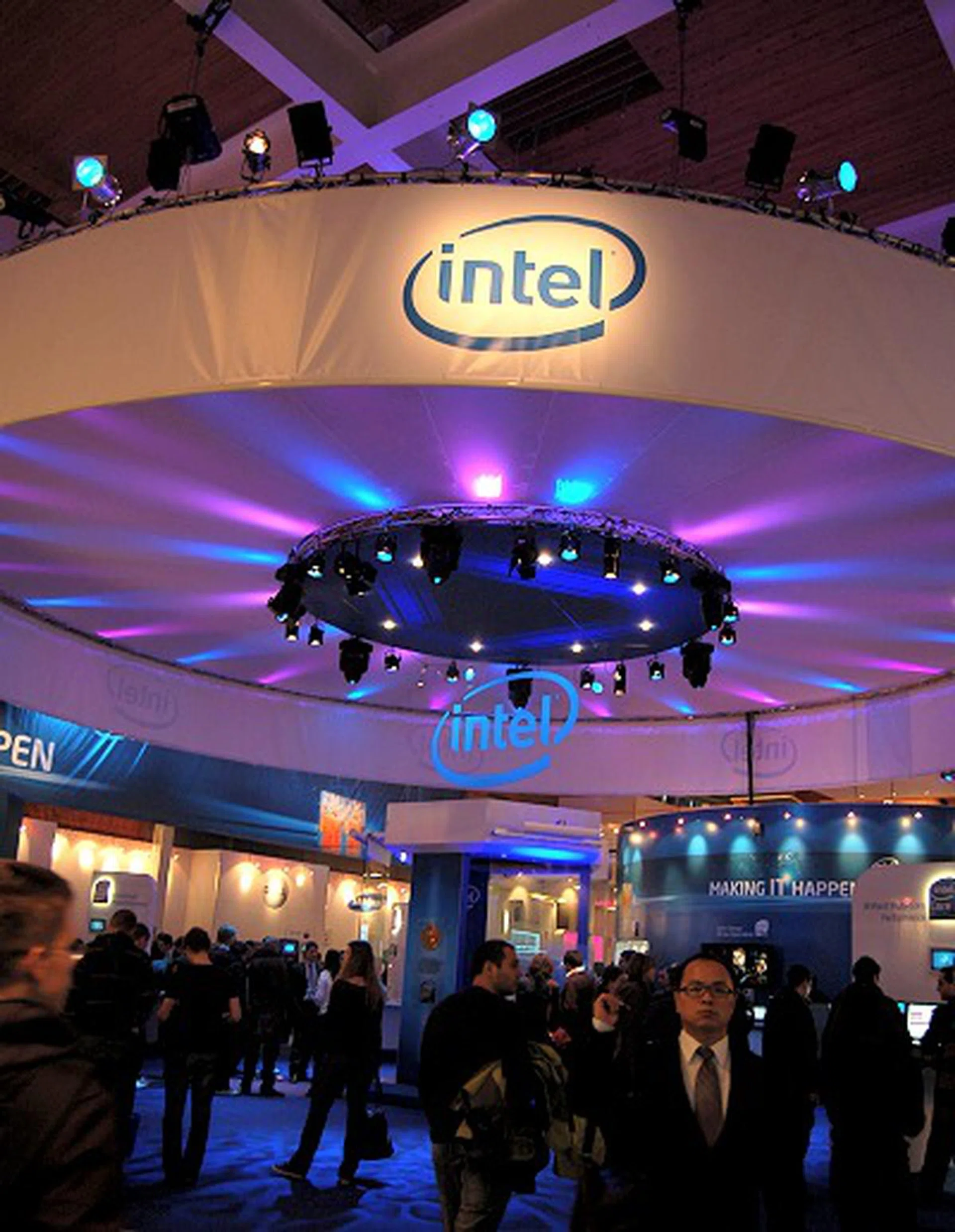  Intel had a whole Pavilion to themselves (building 33 to be exact) and an entire hall for gaming, but more on that later. We check out some cool highlights in the Pavilion first.  
