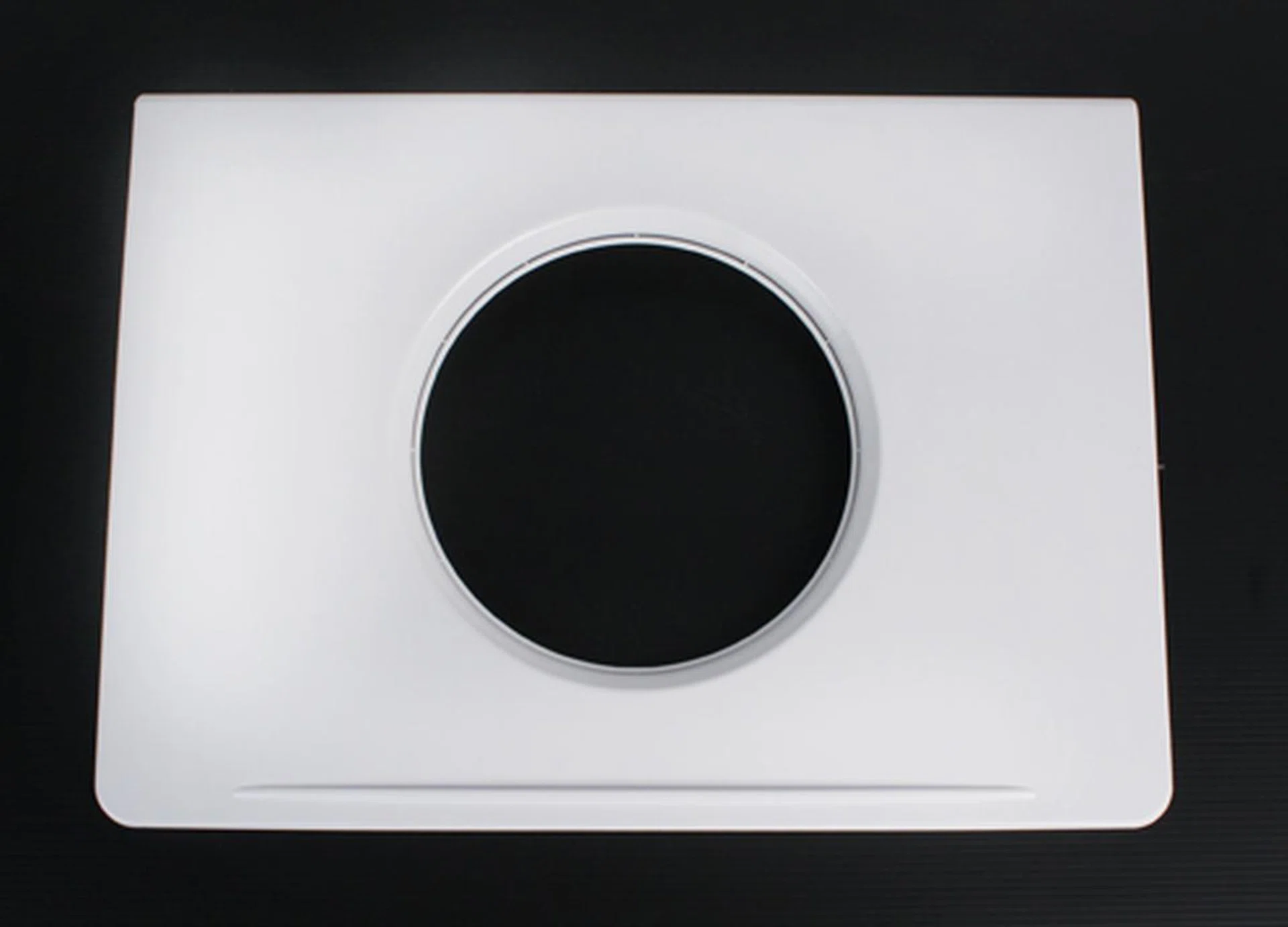 The Cryo V60 has a unique, 'bladeless' design, imitating the style of Dyson's Air Multiplier bladeless fans.