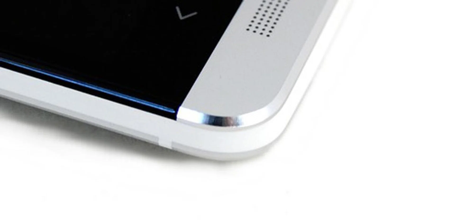 As you see in this shot, the milled aluminium base and the screen have white polycarbonate injected between for zero-gap construction. The chamfered and polished edges of the device are also visible.