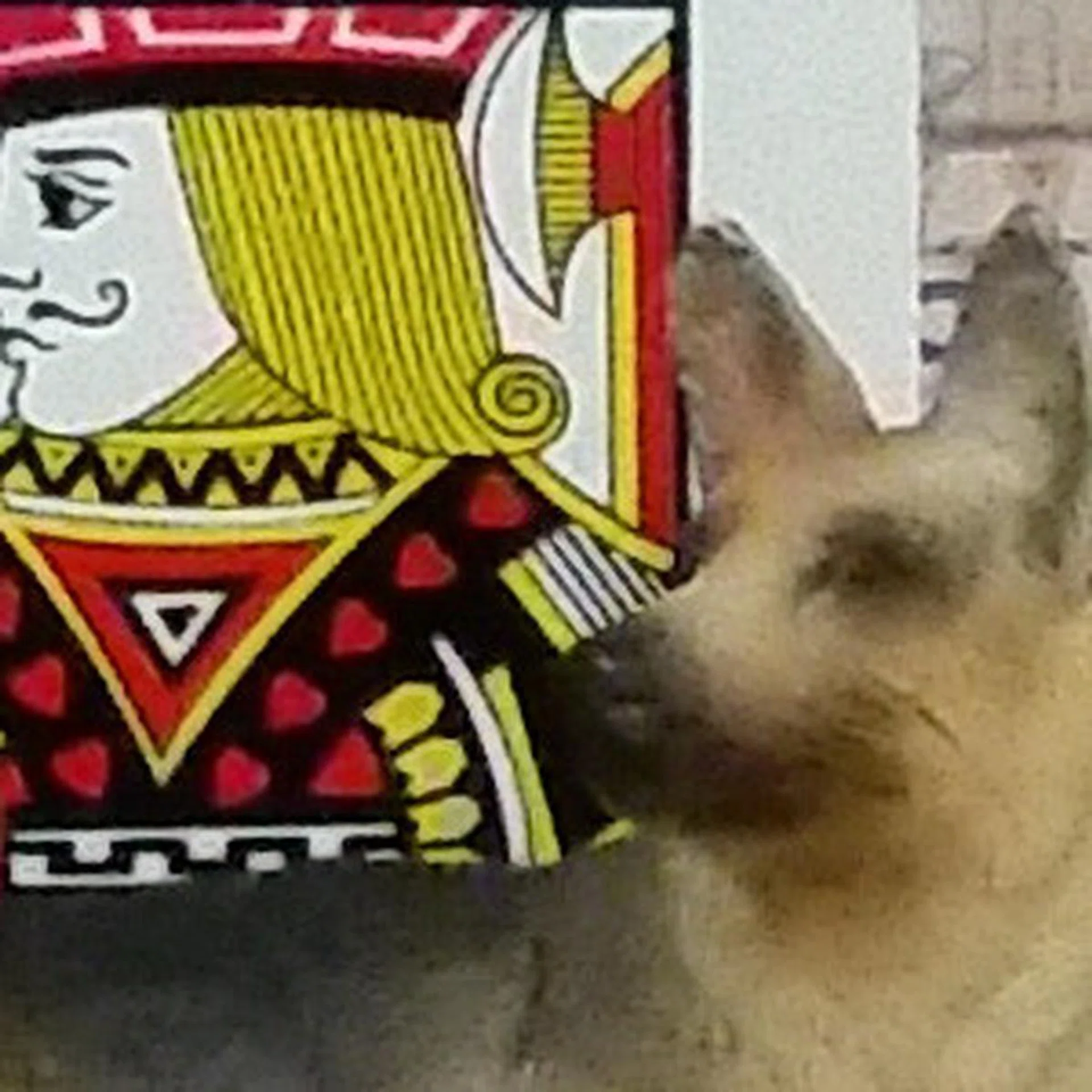 The Samsung S5 has the best level of image retention among the three; only when you hit ISO800 will you notice very obvious detail loss.