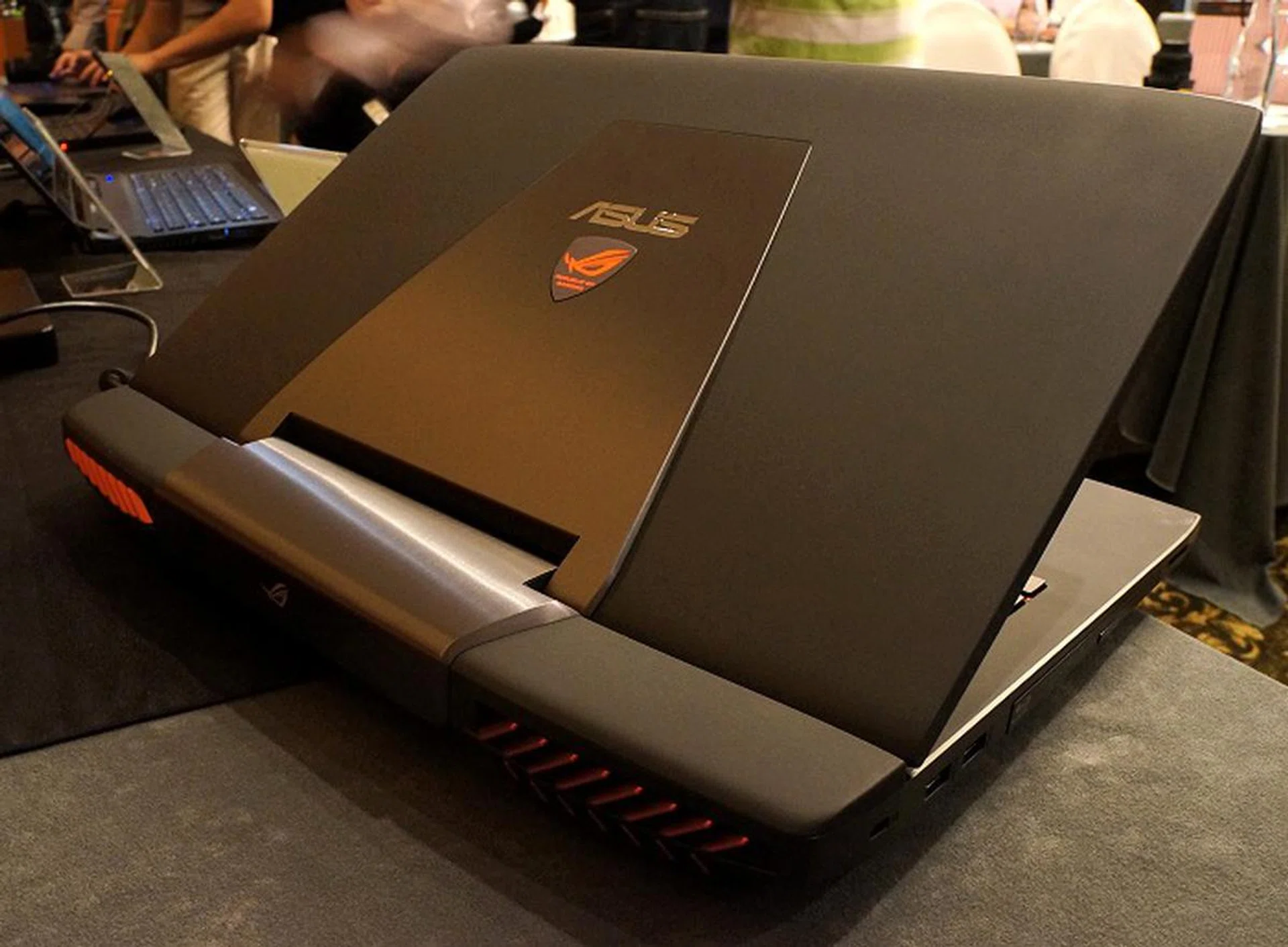 Bold and stunning - as can be expected from ASUS gaming systems.