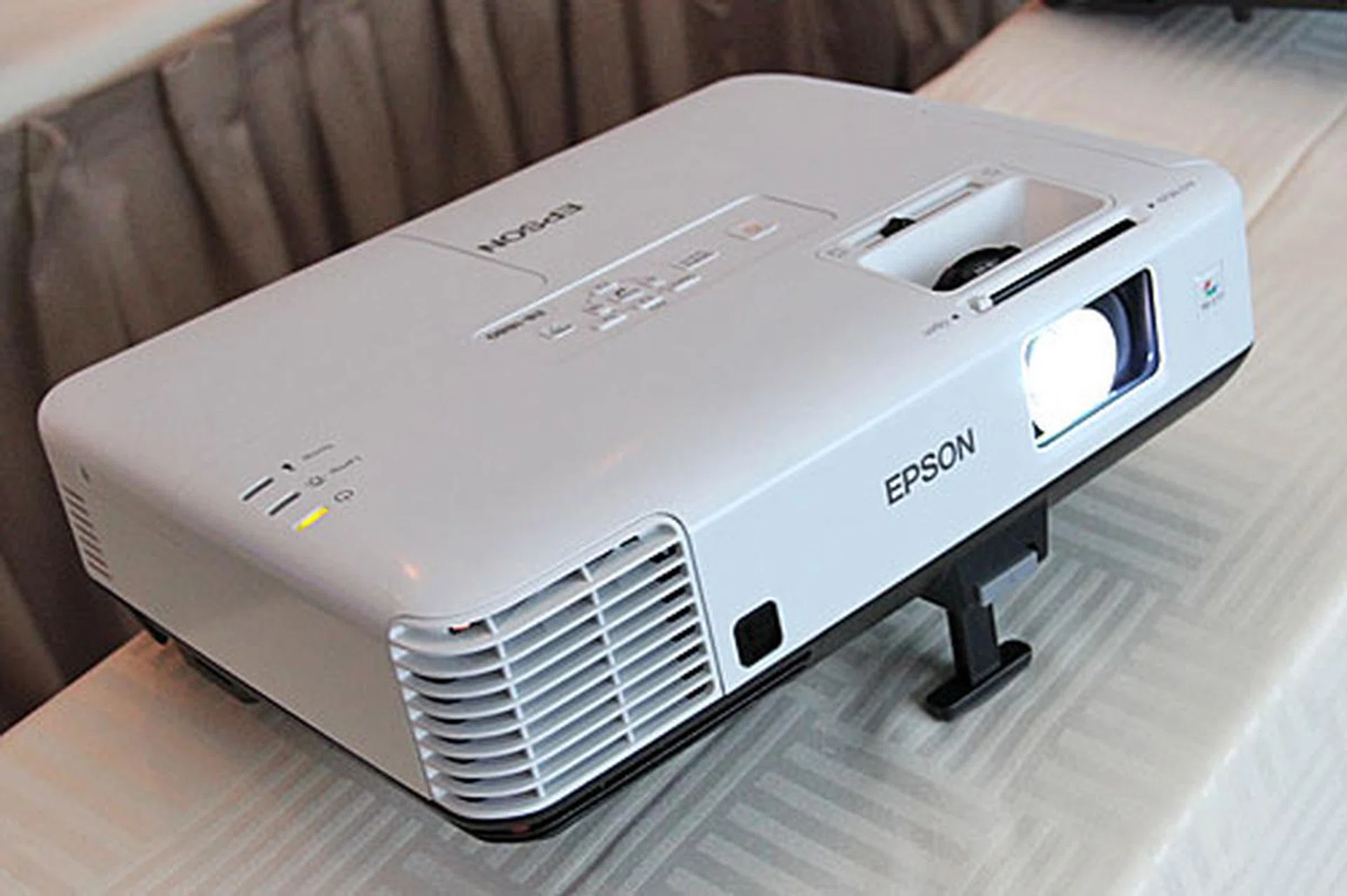 The EB-1800 series is Epson's latest full-featured projector series, with brightness up to 4,000lm. The EB-1880 and EB-1860 have a 1024 x 768 native resolution, while the EB-1850W has 1280 x 800.