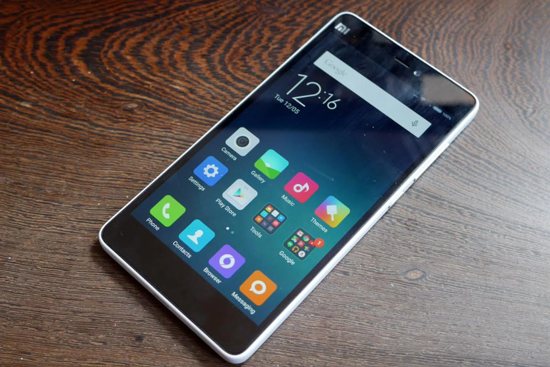 The Mi 4i has a simple but elegant design.