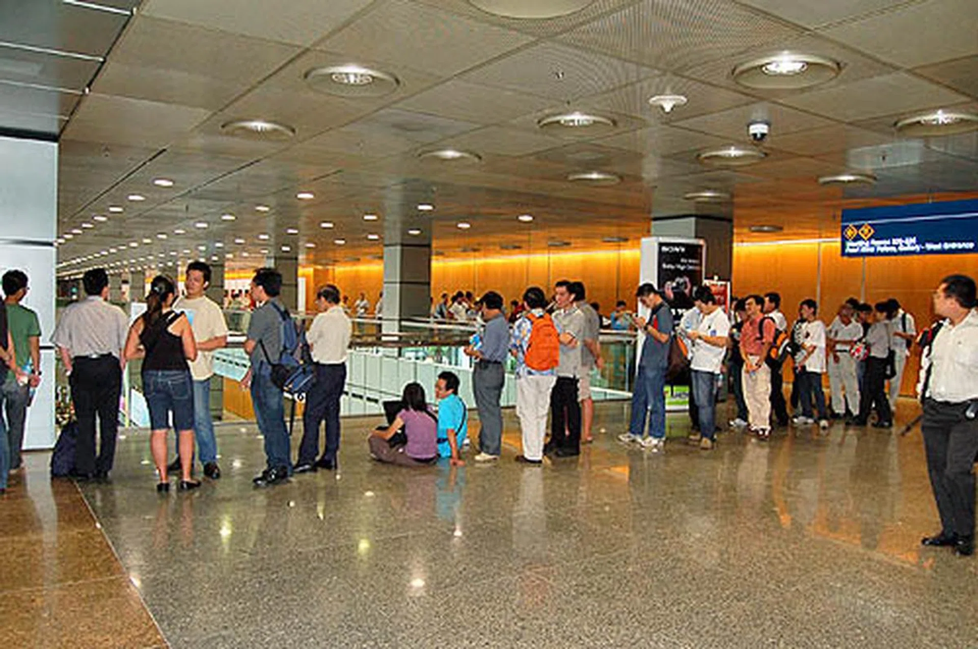  All successful shows cannot go without long queues, but this one formed 3 hours before even the show started.  