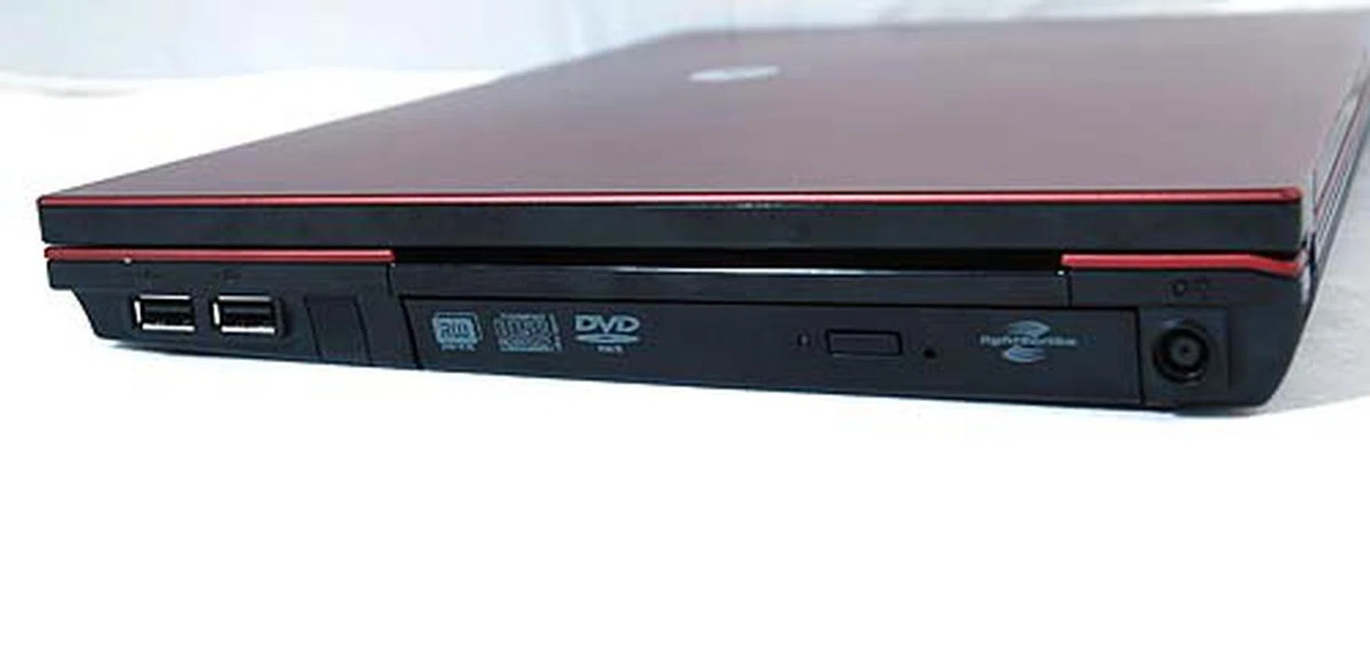 The right side keeps it simple with two USB 2.0 ports, the optical drive and power jack.