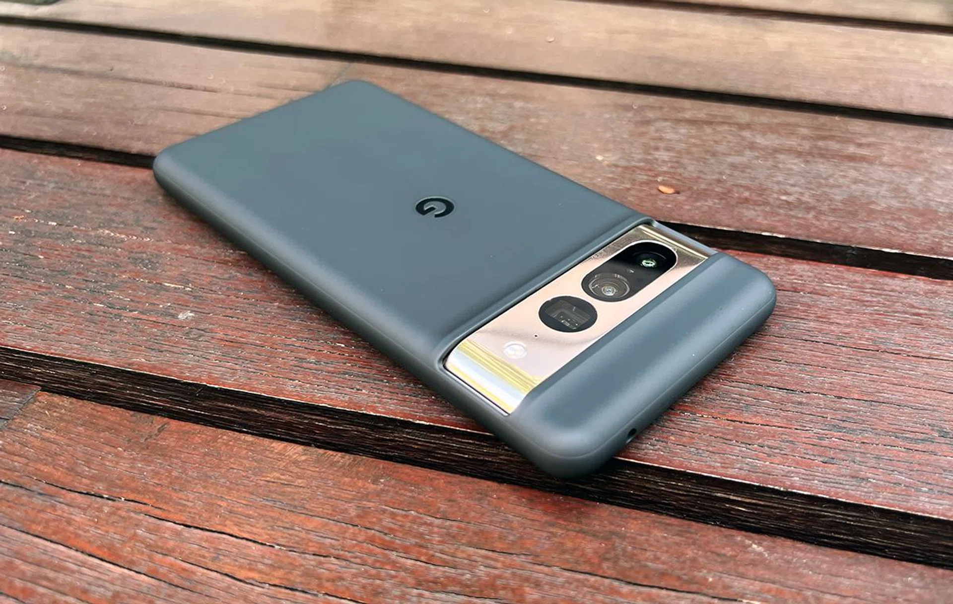 Google Pixel 7 Pro looks a little better with its official phone case.
