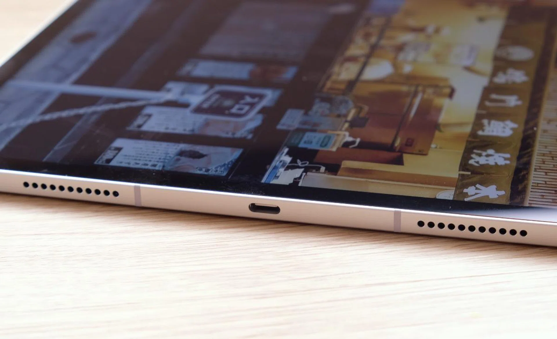 The sides are flat. Buttons, ports, and speakers are all located in the same positions.