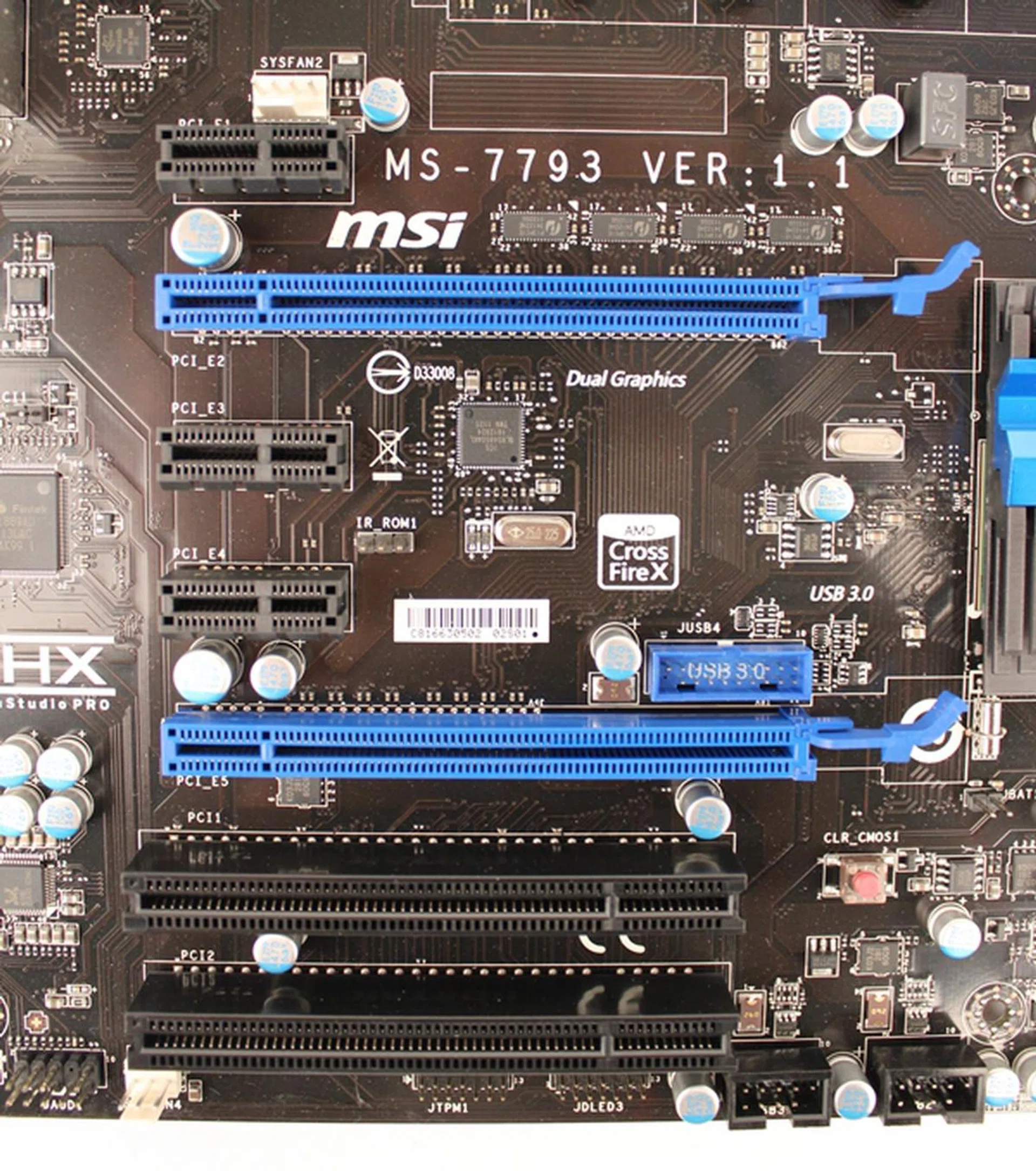The board supports a dual graphics cards configuration with both the PCIe 2.0 x16 physical slots operating at x8 mode each. If the second PEG slot is empty, the first supports up to PCIe x16 speed.