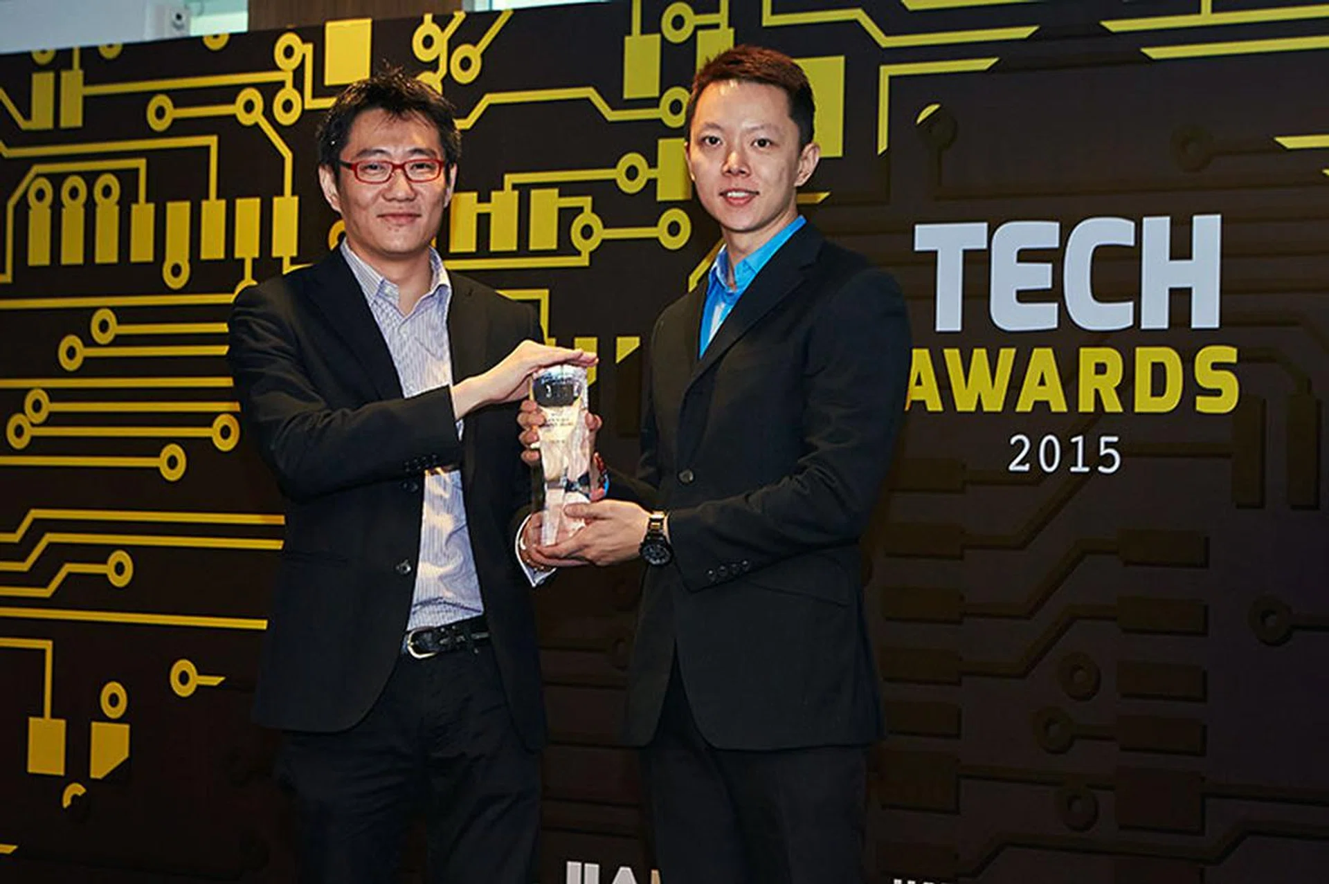 Our readers have voted Fuji Xerox their favorite laser/LED printer brand. Accepting the award is Mr. Ken Peh, Marketing Manager for Fuji Xerox Singapore.