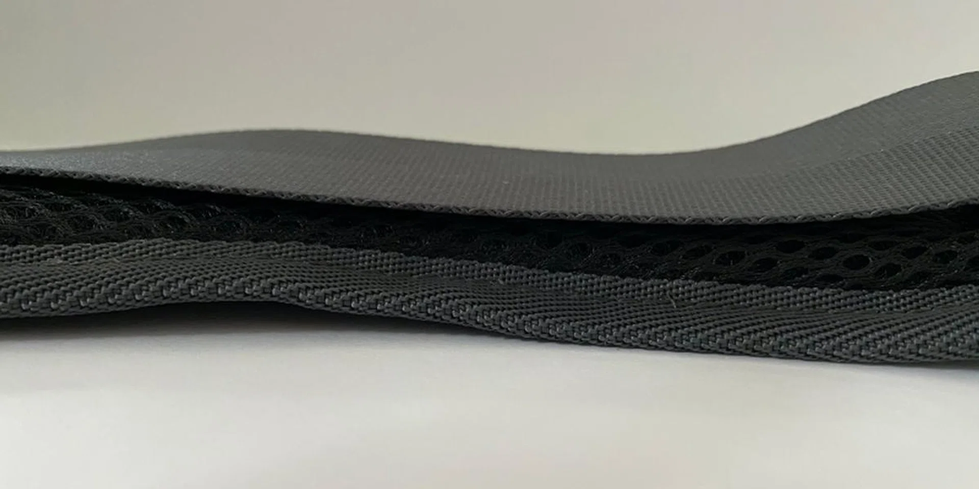 You can see the lack of padding on the messenger strap