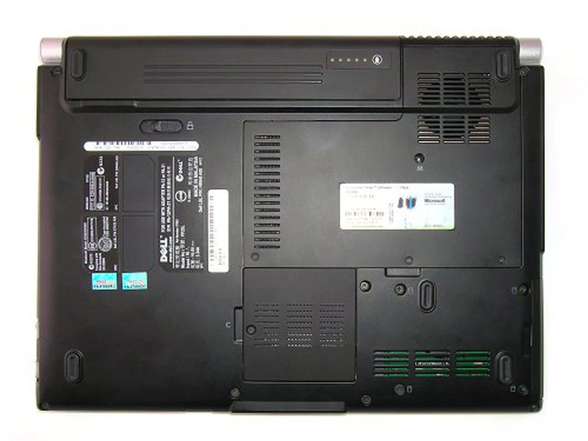 Under carriage is clean and surprisingly has very little compartments.