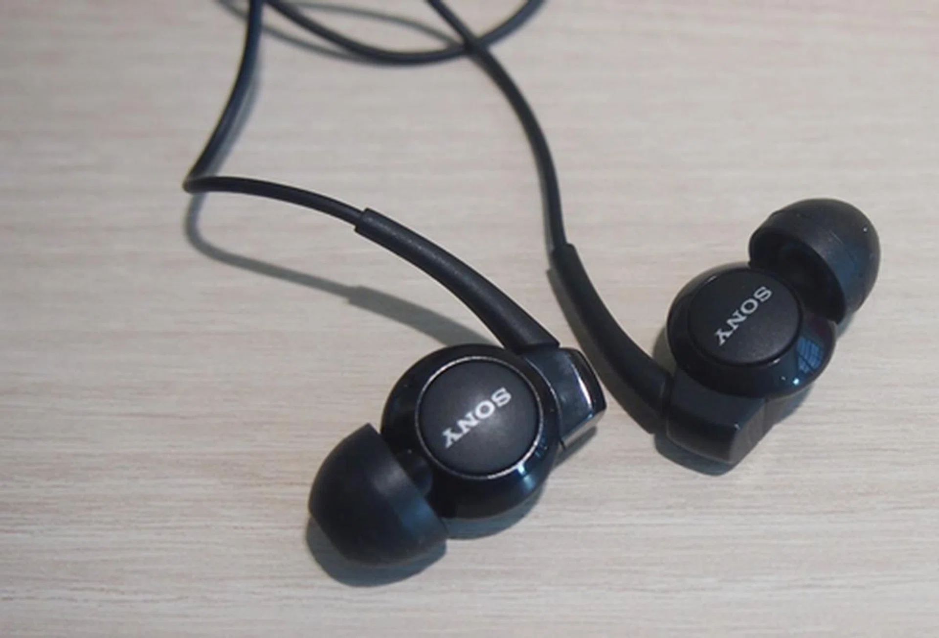 These specially-designed earphones will be included as part of the package for the Sony Xperia Z.