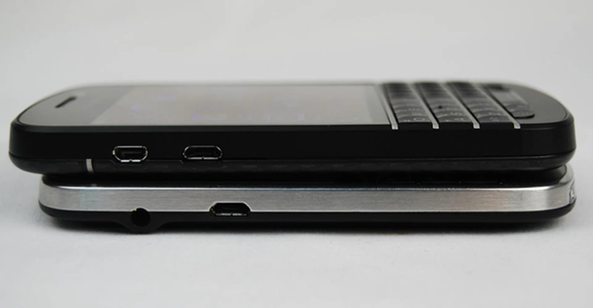 The BlackBerry Q10 (top) doesn't look as premium as the BlackBerry Bold 9900 (bottom) as it does away with the stainless steel frame. More angles as seen below.