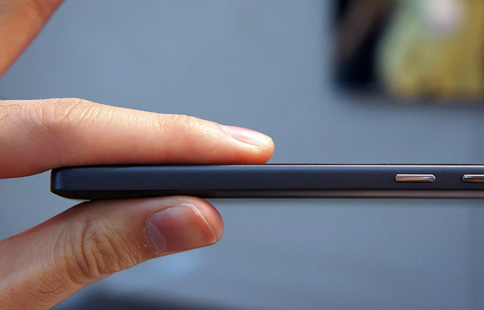 The Mi 4i is remarkably thin, a full 1.1mm thinner than the Mi 4 to be exact.