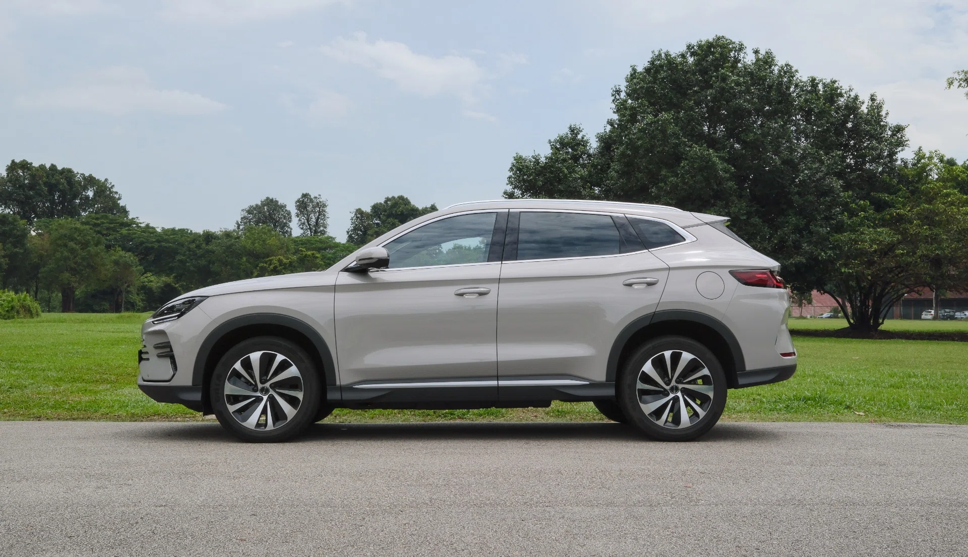 BYD Sealion 6 DM-i side profile