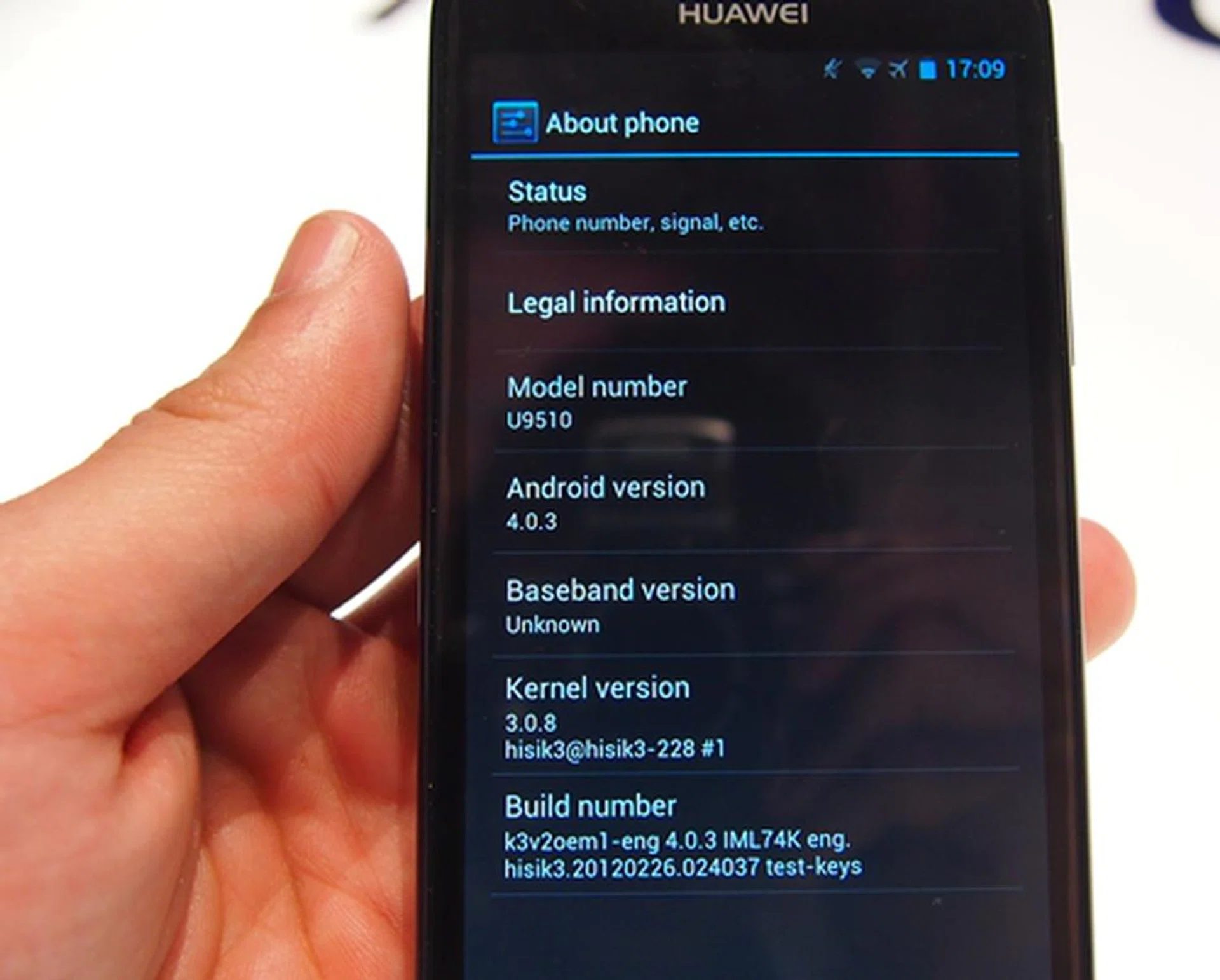 Not to be left out of the compeition, the Huawei Ascend D Quad and D Quad XL run on Google Android 4.0 out of the box. During our hands-on with the Ascend D Quad, we experienced no lag. The interface transitions were smooth  and fluid.