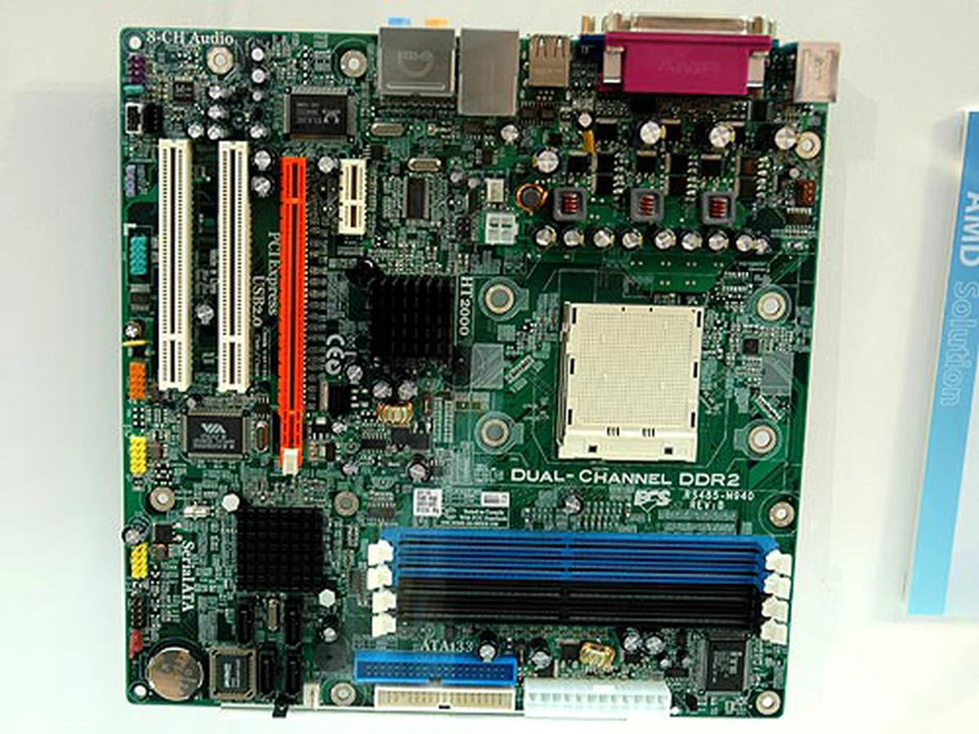 The new RS485-M940 is based on the ATI RS485 north bridge paired with the ATI SB600 south bridge. It supports the next generation Socket M2 processors and comes with one PCIe x16 graphics slot, one PCIe x1 slot, two PCI slots, four SATA 3G RAID ports and one Ethernet LAN port.