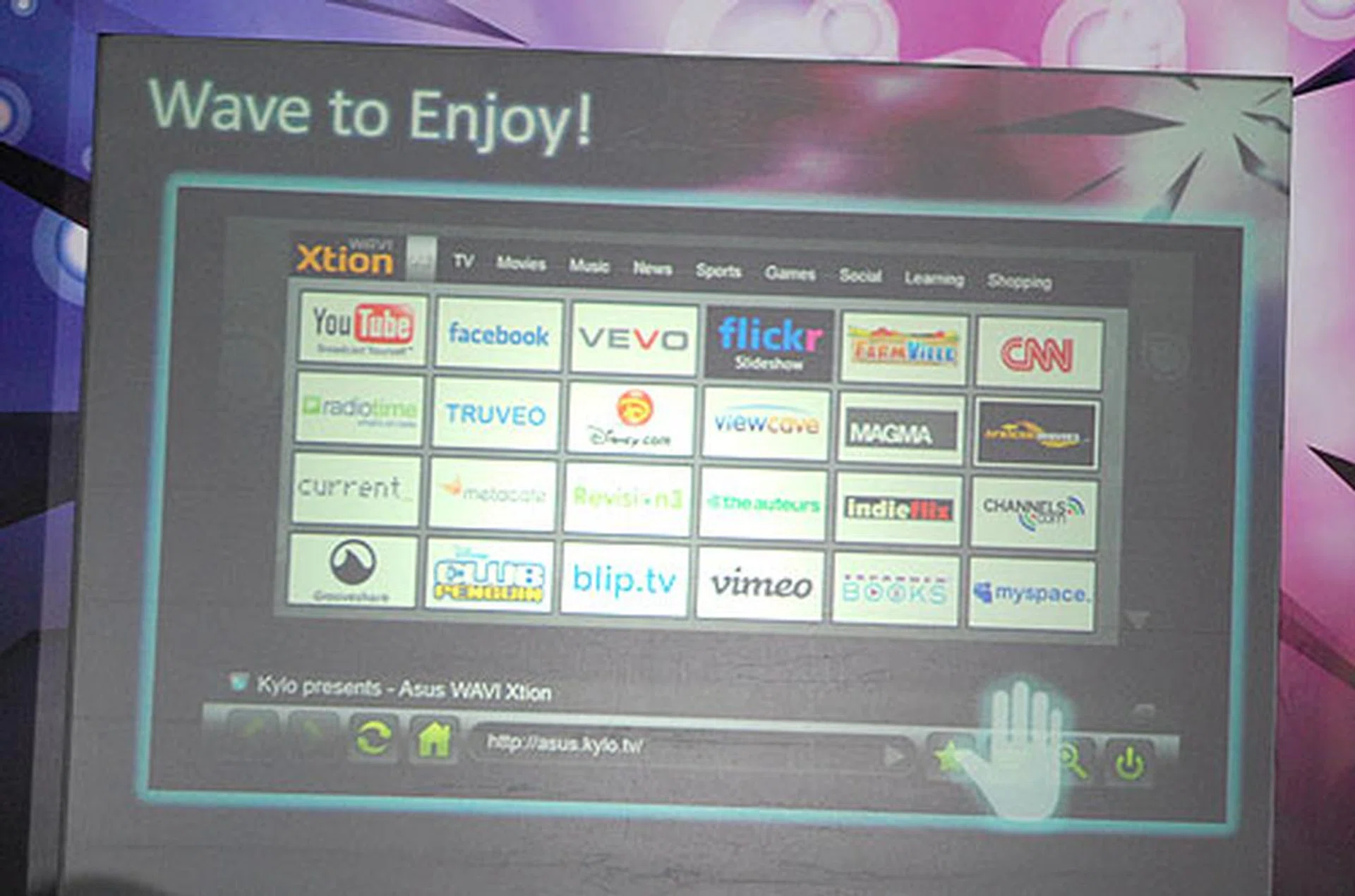 Enjoy internet services with your hands and body using the WAVI Xtion. 