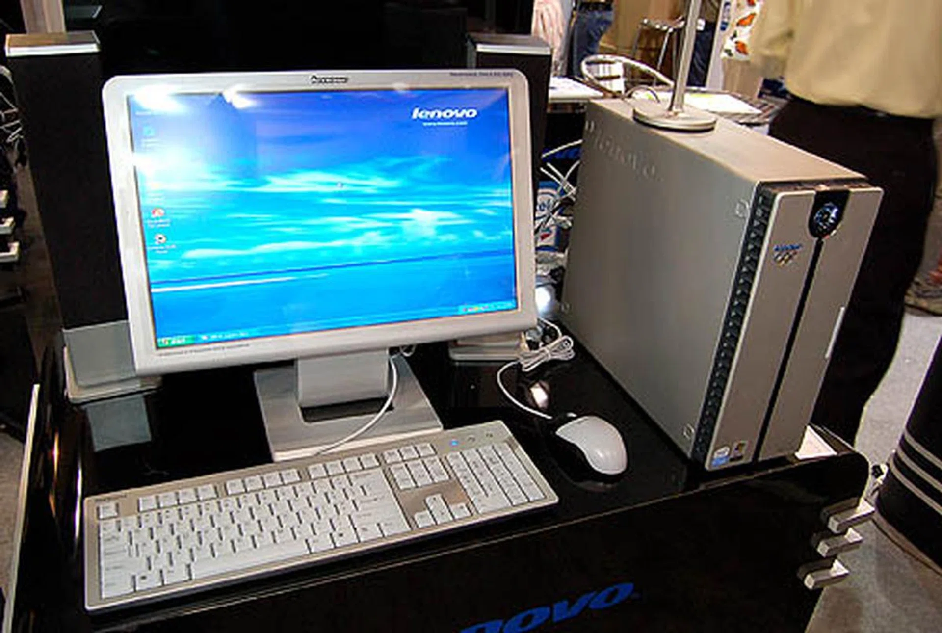  Lenovo has been surprising everyone with their well designed systems recently and the Q100 is a good example. Sporting a Pentium D Processor 925, 19-inch LCD, 1GB DDR2 RAM, 250GB HDD, ATI X1300 Pro 256MB graphic card and spanking good looks, this desktop is quite irresistible. Its price however comes with a slight premium at S$1,599.  