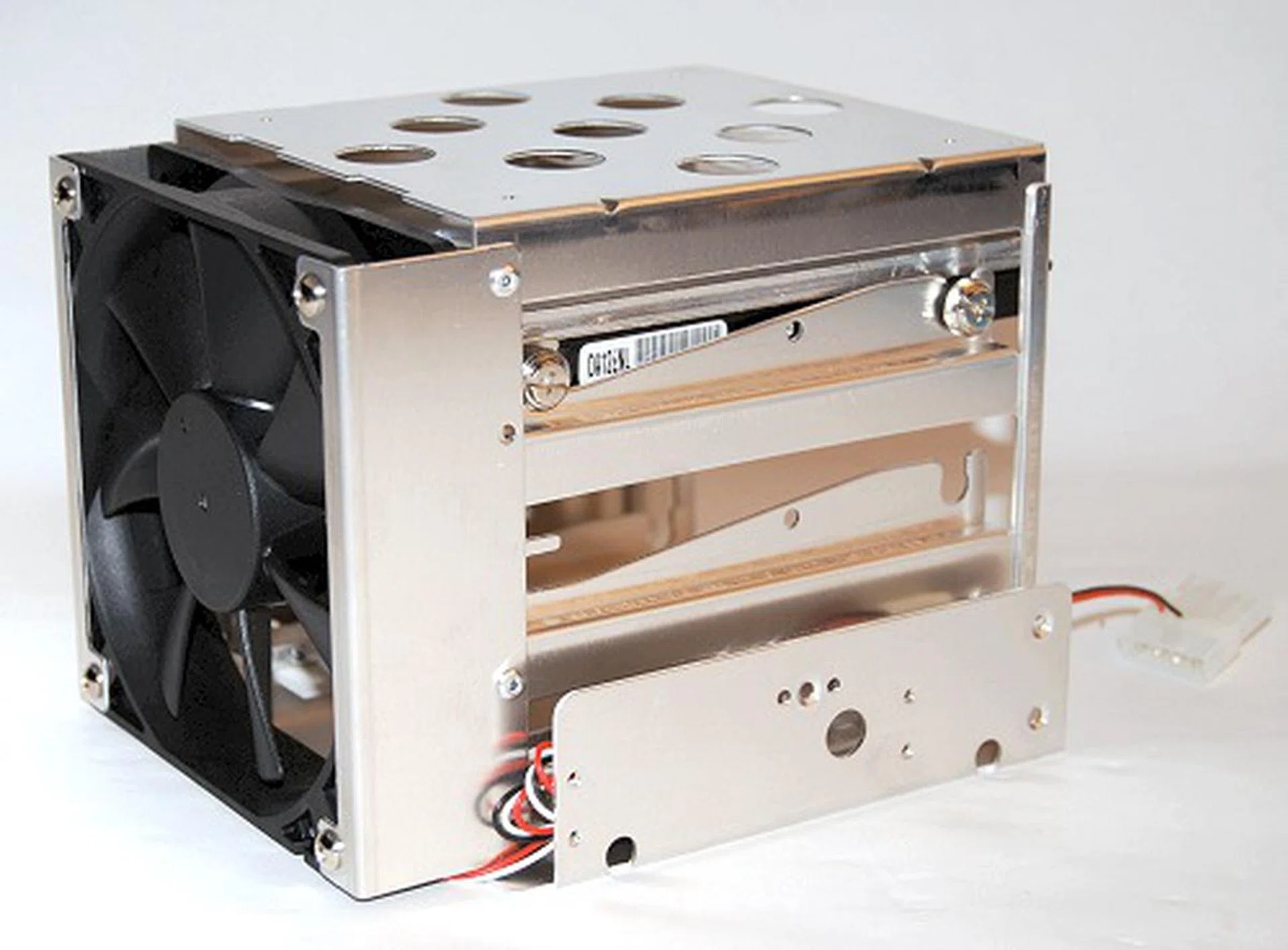 In terms of actually removing the HDD cage, we had an easier time removing them as compared to those on the Armorsuit PC-P60, even though both cages use the same easy to install mounting. Note that there are actually three HDD cages inside the PC-A77, all with a 120mm fan each.