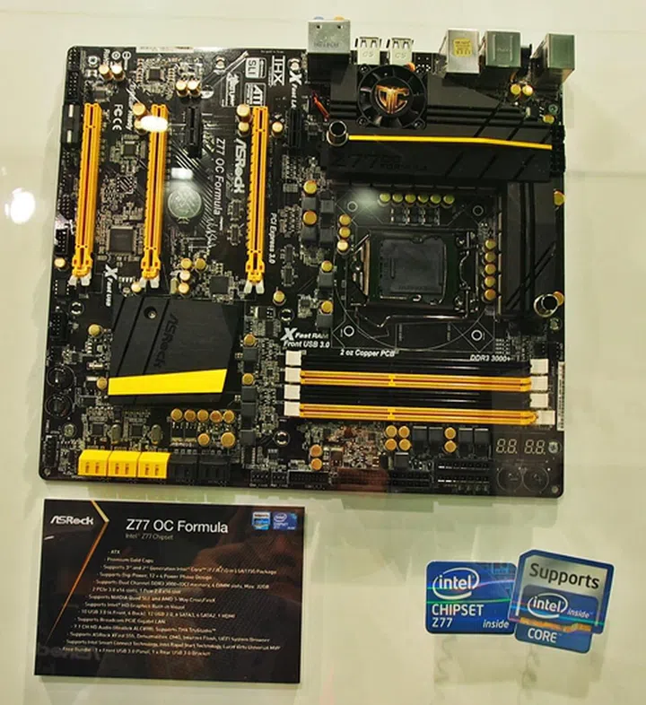 The Z77 OC Formula motherboard features active cooling with a fan at one of the heatsinks of the VRM next to the LGA 1155 CPU socket. It reminds us of the ASUS Sabertooth TUF series motherboards that offer a similar feature.