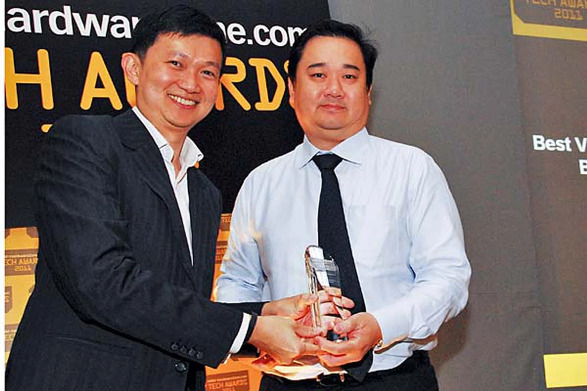 Mr. Eugene Liew, HSB Country Manager (Singapore), Lenovo, accepting the Editor's Choice awards for both Best Value Business Notebook (ThinkPad Edge 14") and Best Multimedia Notebook (IdeaPad Y560).