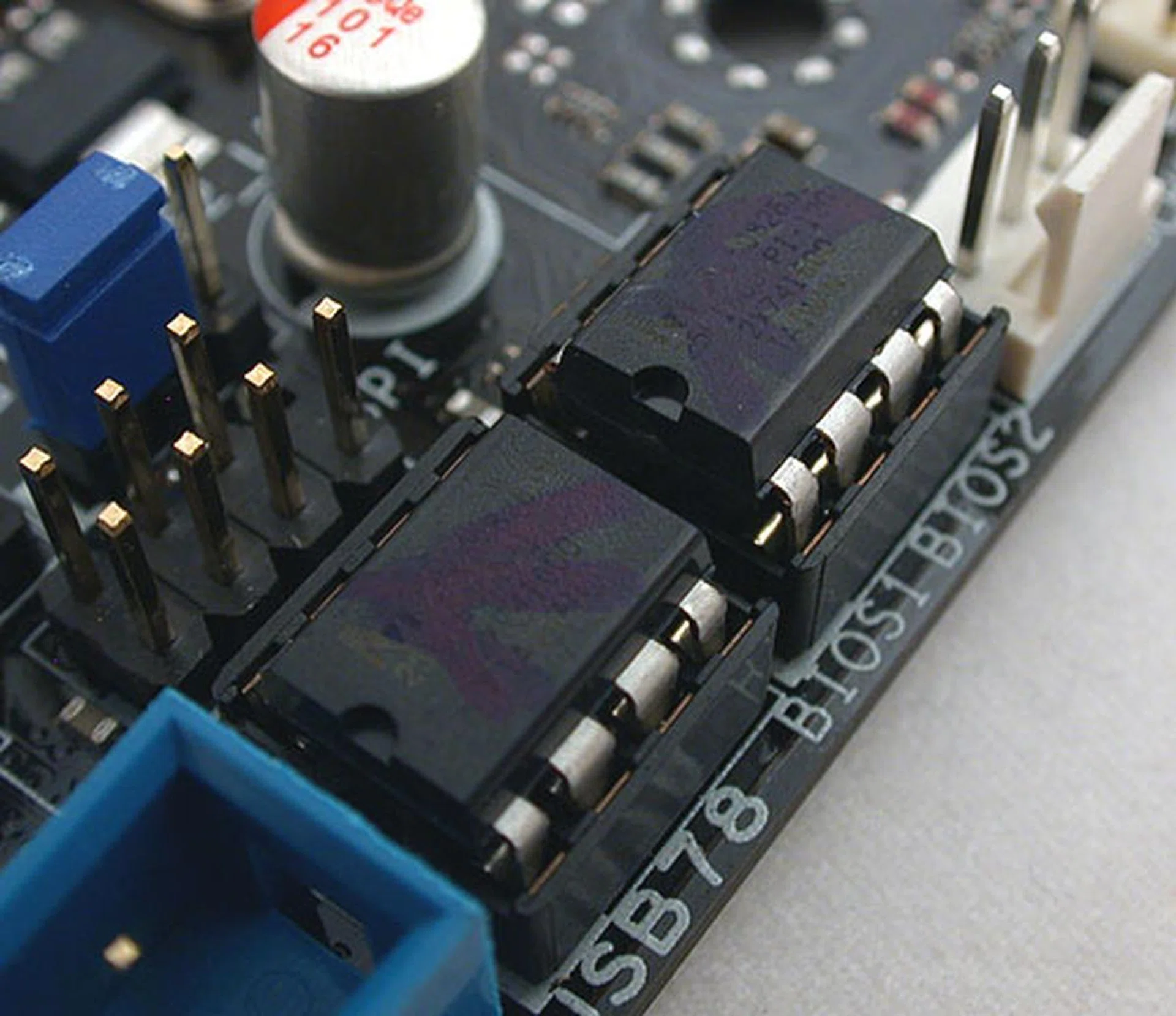 With two BIOS aka BIOS Flashback, it's very convenient for enthusiasts to keep a save copy to restore in an emergency, while having the freedom to go wild with the other BIOS. You can enable/disable this functionality in the BIOS under the iROG subsection while also setting the priority for each BIOS. 