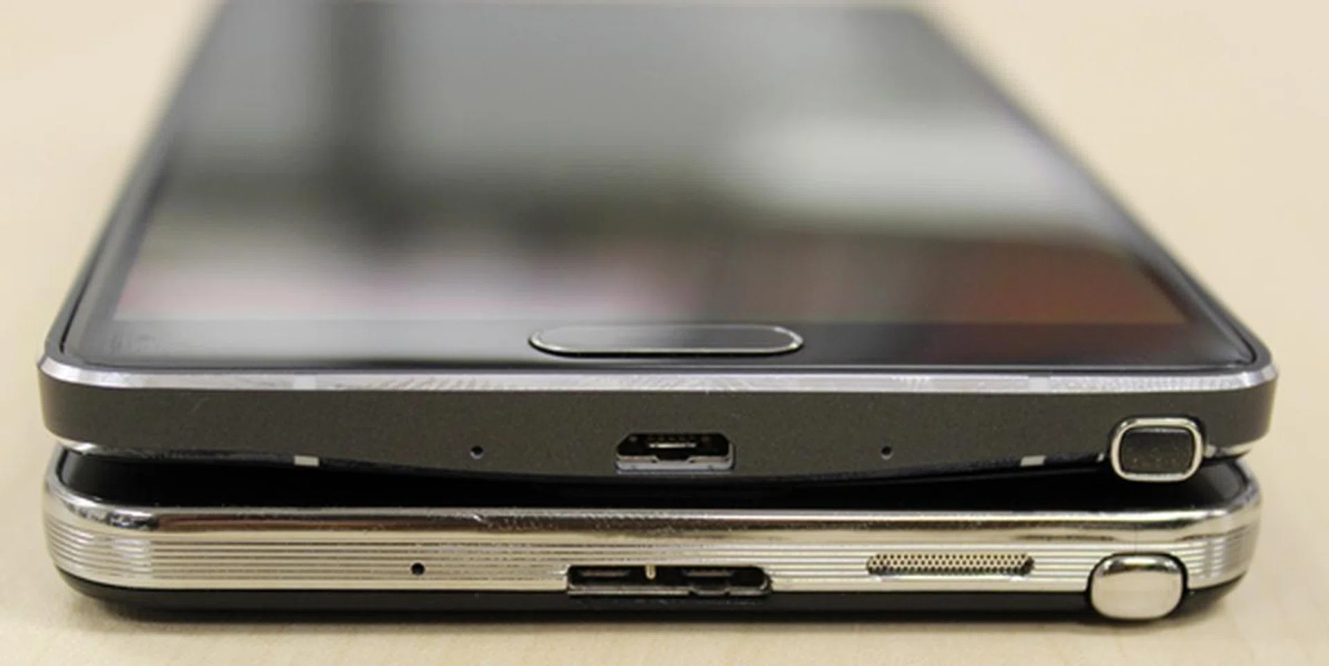 It's strange to see Samsung reverting to the USB 2.0 standard on the Note 4 when the Note 3 uses the newer 3.0 standard. 