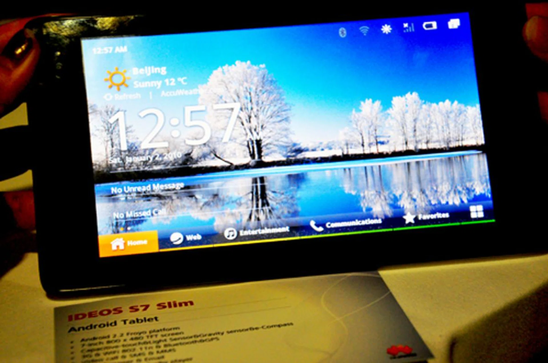 The 1GB Snapdragon equipped S7 Slim runs on the rather outdated Android 2.2 OS and will not be upgradeable to the latest 3.0 Honeycomb OS - Huawei has also mentioned that the latter will be reserved for future tablet devices. This issue might be a thorn in its flesh since most Android tablets shown at CES and MWC are already on Android 3.0. 