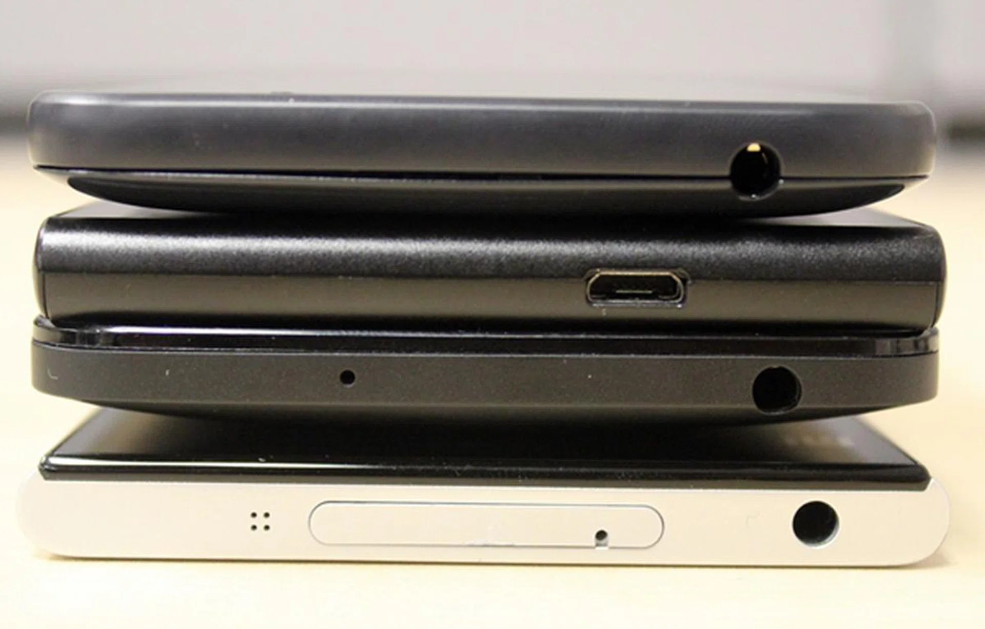 The ZTE Blade VEC 4G is the odd one out with its micro-USB port at the top. <br> Top to bottom: HTC Desire 610, ZTE Blade VEC 4G, ASUS ZenFone 5 and Xiaomi Mi 3.