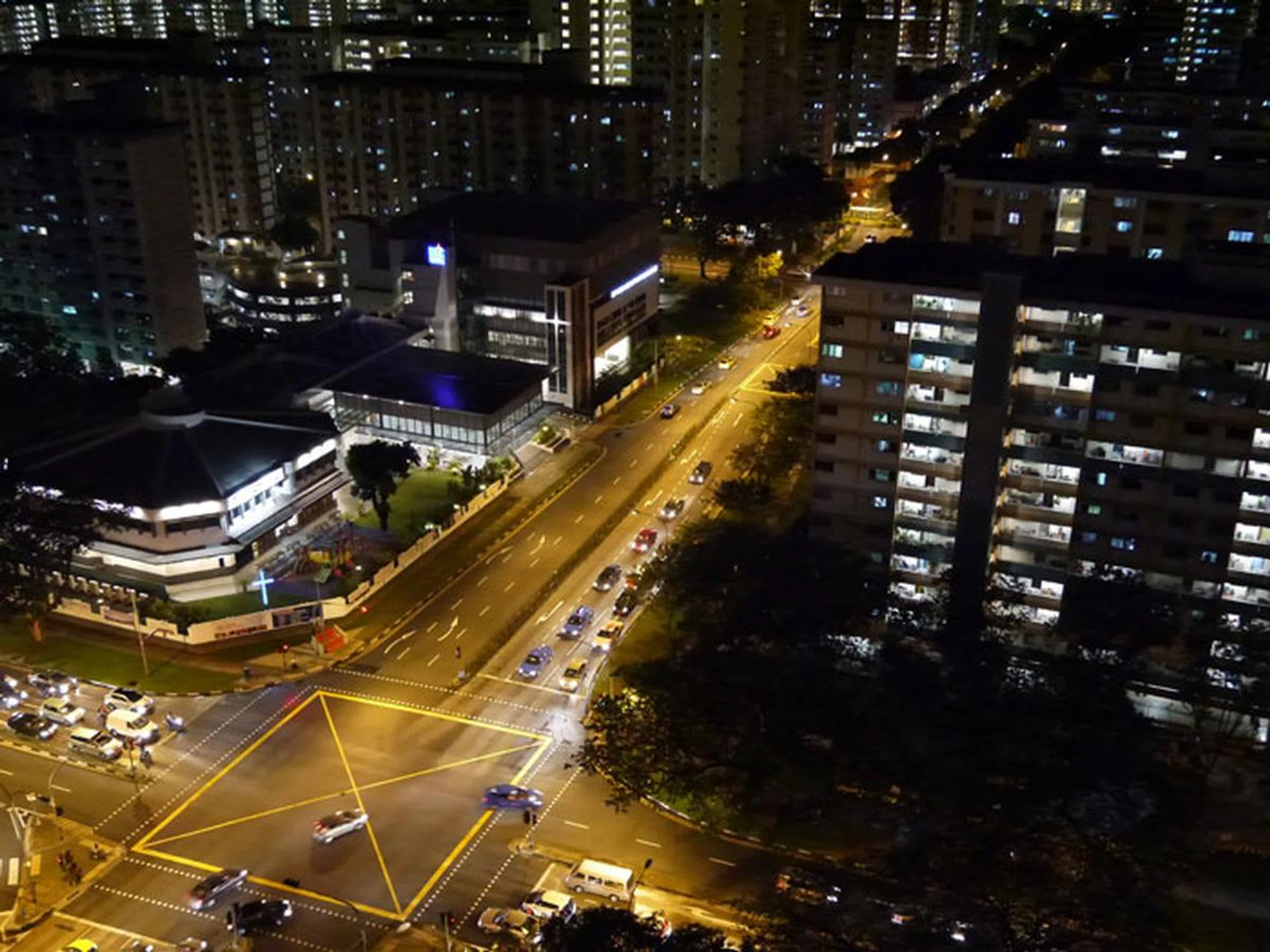 f/4.2 at 34mm (35mm equivalent), 1/15 sec, ISO3200.