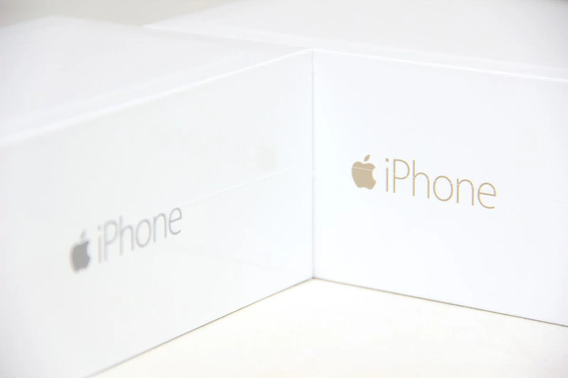 Meet your new iPhone boxes - plain white slabs. You can tell which colour you're getting from the colour of the text on the side.