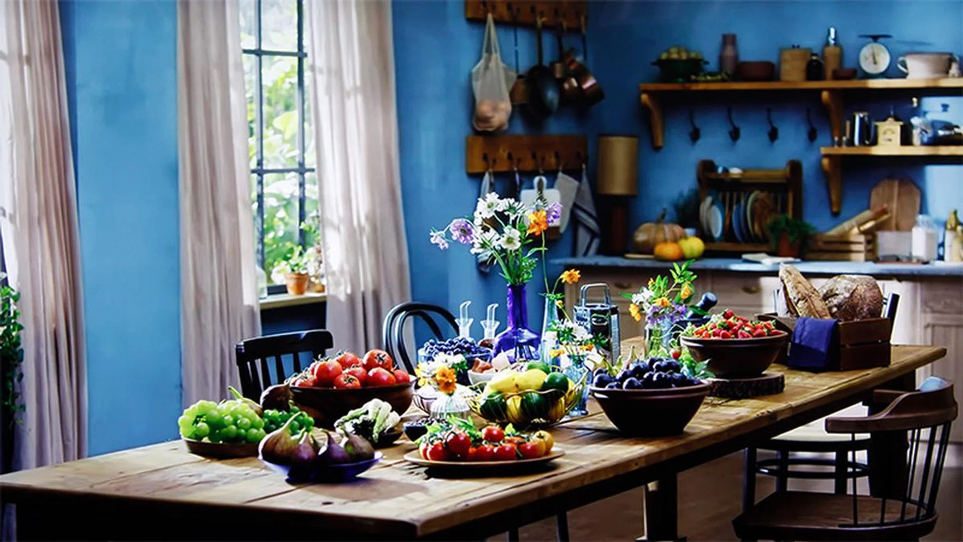 'Regular' 4K video also looks great on the Q900R. (Video: Samsung Demo 4K HDR 2019 (60 FPS) Food Taste.)