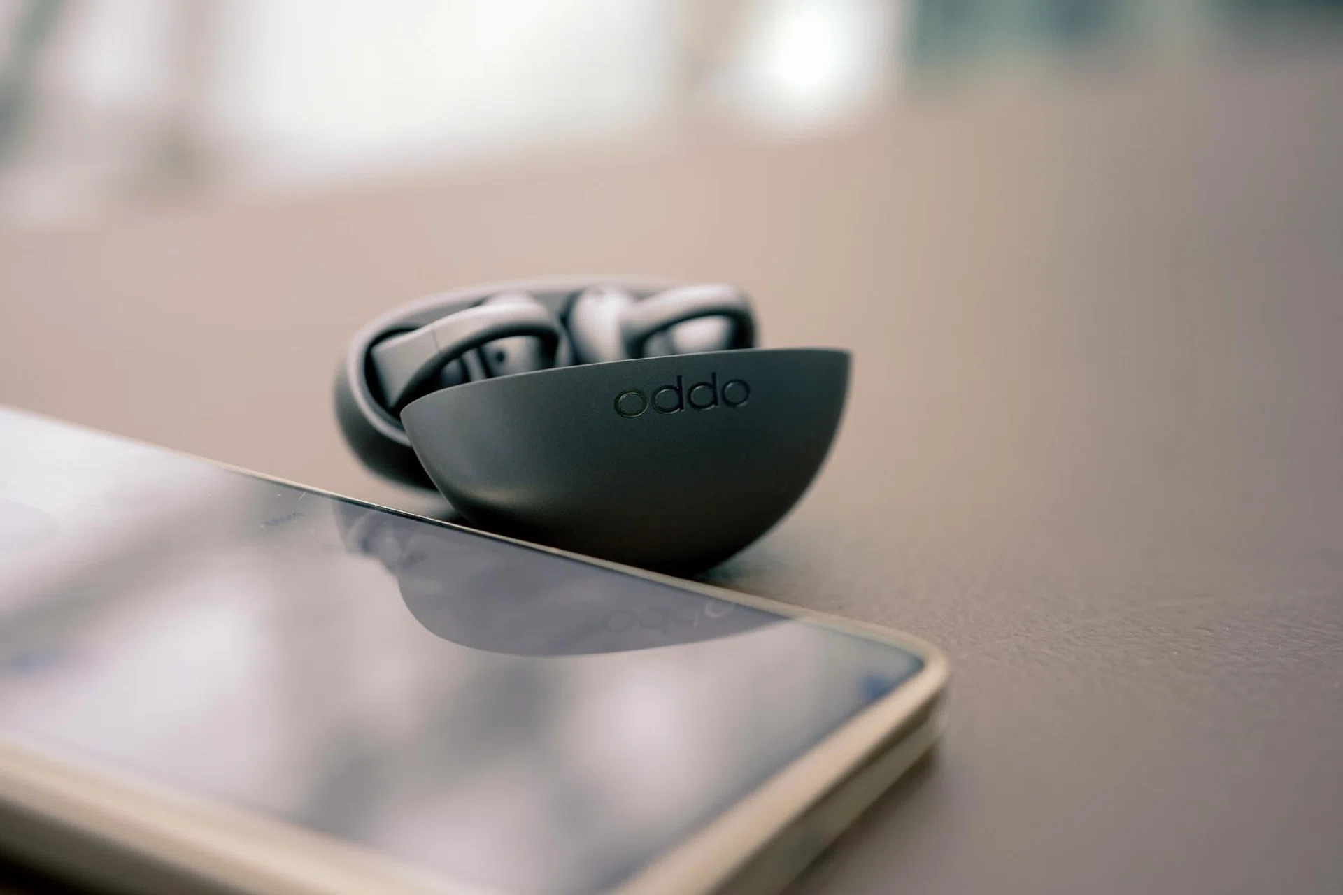 OPPO Enco Clip2 earbuds