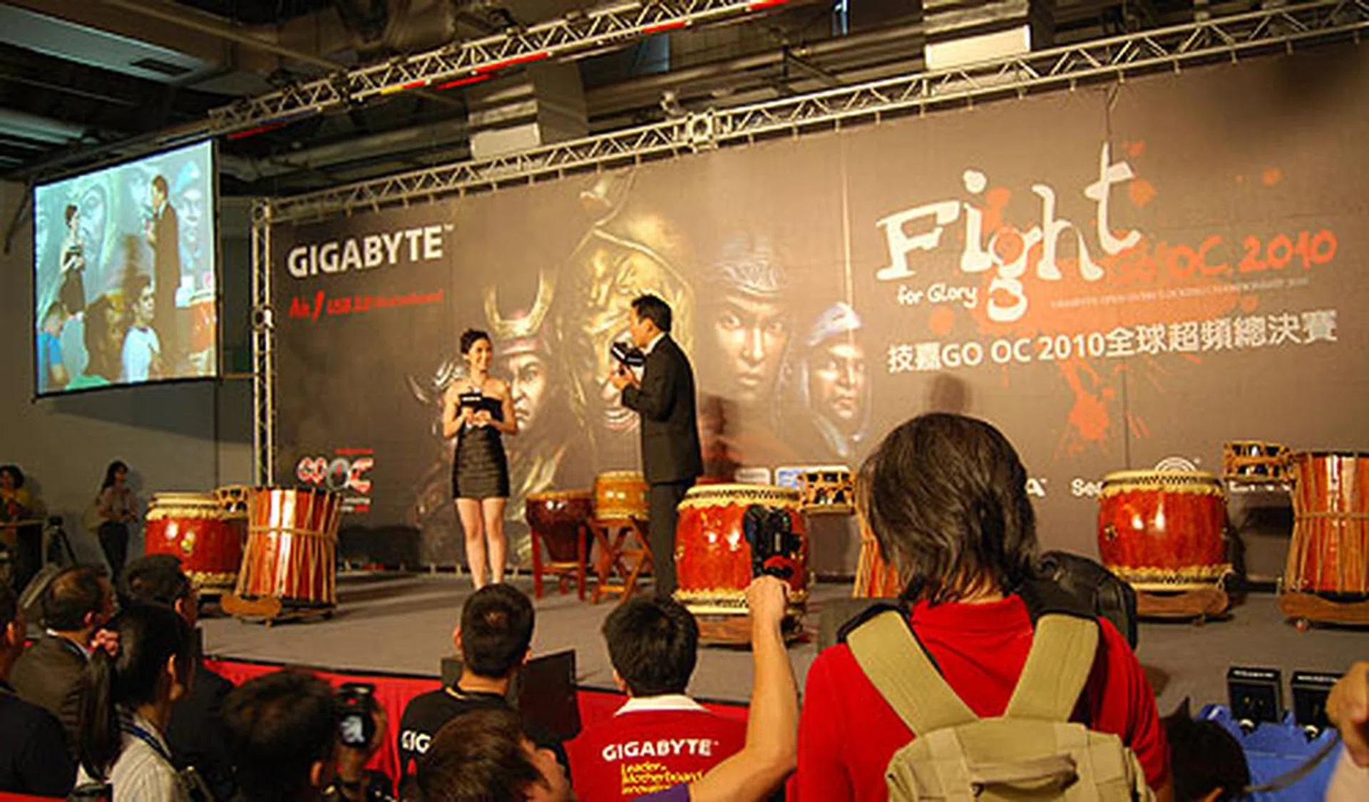 The hosts prepping up the crowd as we approach the official launch at 11am.