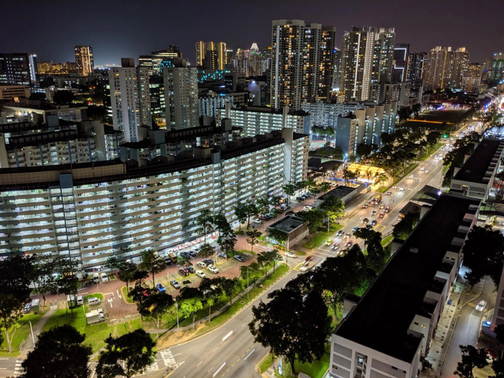 ...and you realise what truly can be done with computational photography when you look at the Pixel 3A XL’s rendition. Thanks to properly-exposed and correctly saturated highlights and mid-tones that tend towards the warm side, the whole scene looks more lively, and the cityscape takes on a glow. (Click for full-size original image)