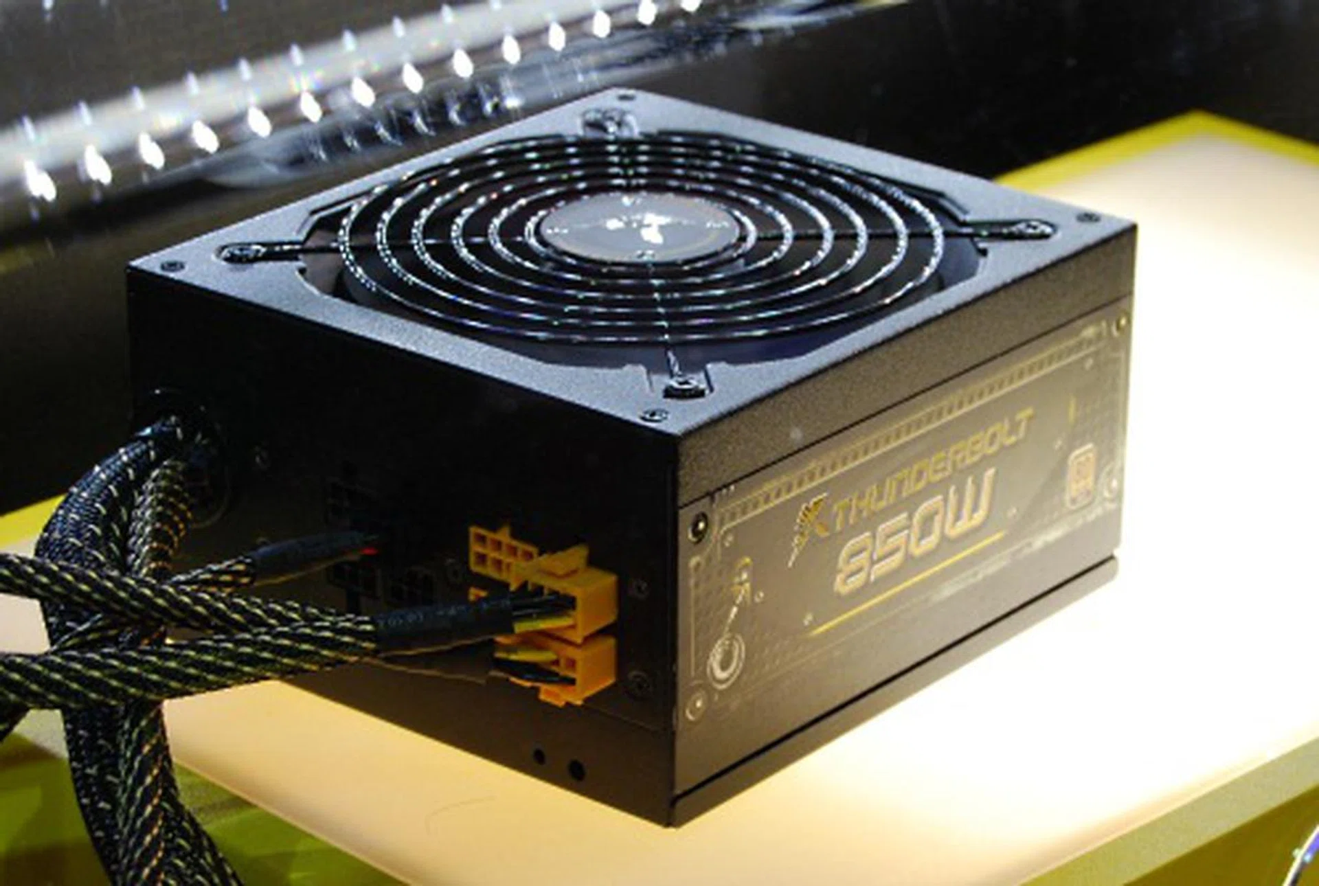 Besides the powerful 1200W model, Thortech also has more down-to-earth models like this 850W Thunderbolt. This model comes with quad +12V rails providing up to 70A. 