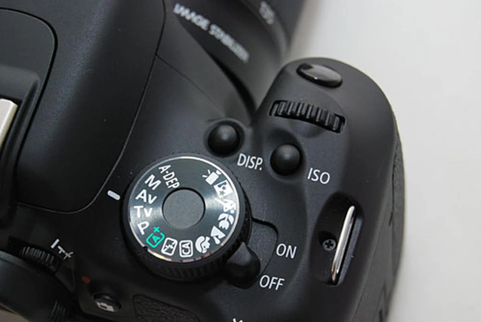 The 600D gains a new DISP. button beside the ISO button. It helps - or not - when using the new Advanced Movie Crop, which we'll go into later.