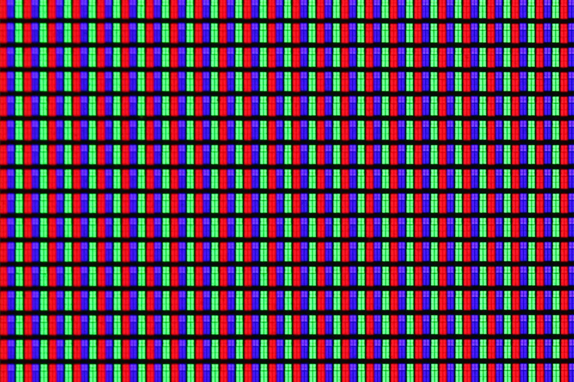 Backlight unit difference aside, the JS9500 and JS9000 seem to be using the same PVA LCD panel. Its RGB pixel matrix also adheres to Digital Europe's UHD standards.