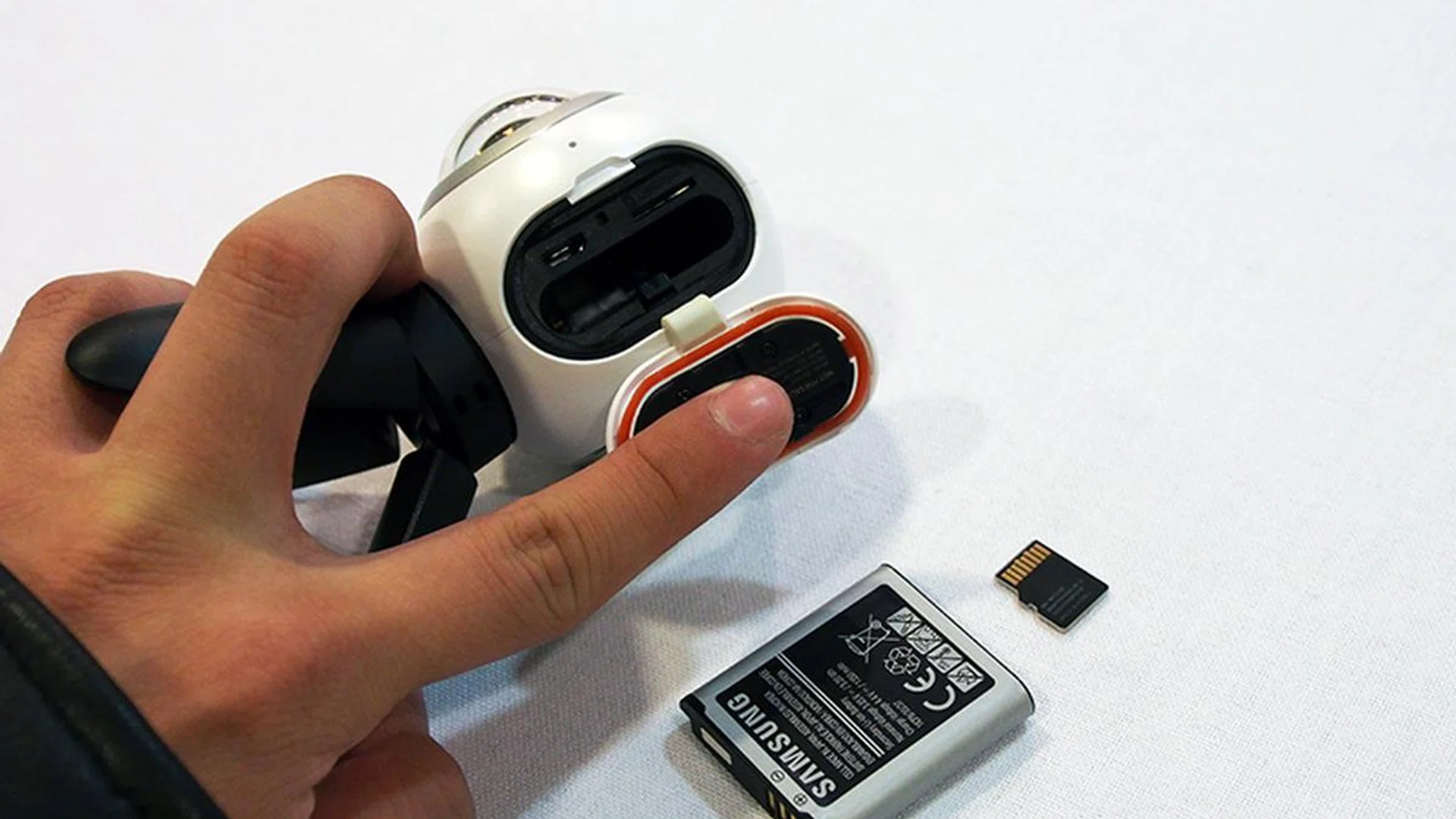 The Samsung Gear 360 can take MicroSD cards with up to 128GB storage. It uses removable Li-ion batteries. The third opening is a Micro-USB port.