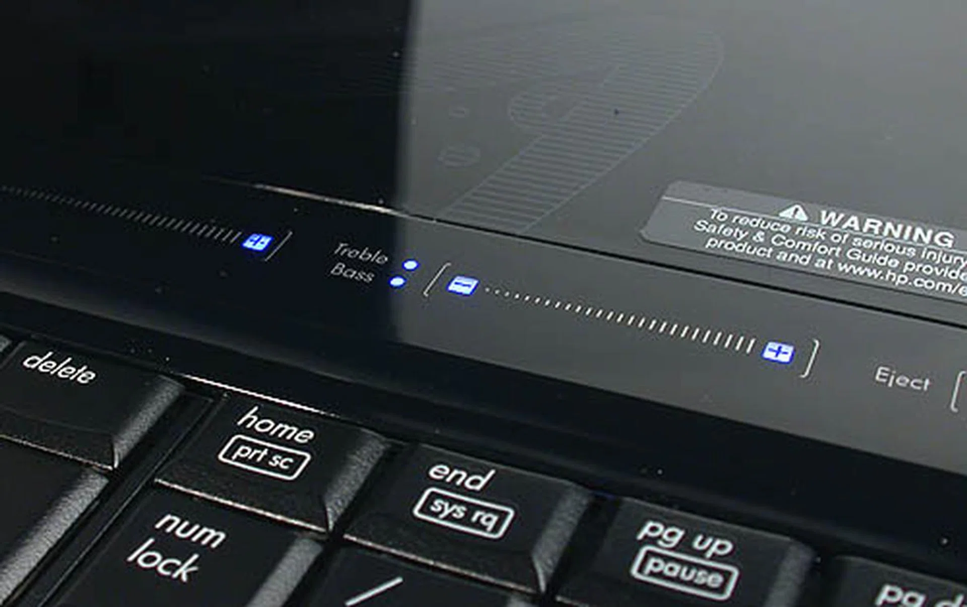 Besides the usual volume control, the subwoofer can be tweaked too through the controls here. To our dismay, this did not work on our engineering sample but of course we expect it to work flawlessly on the retail set.